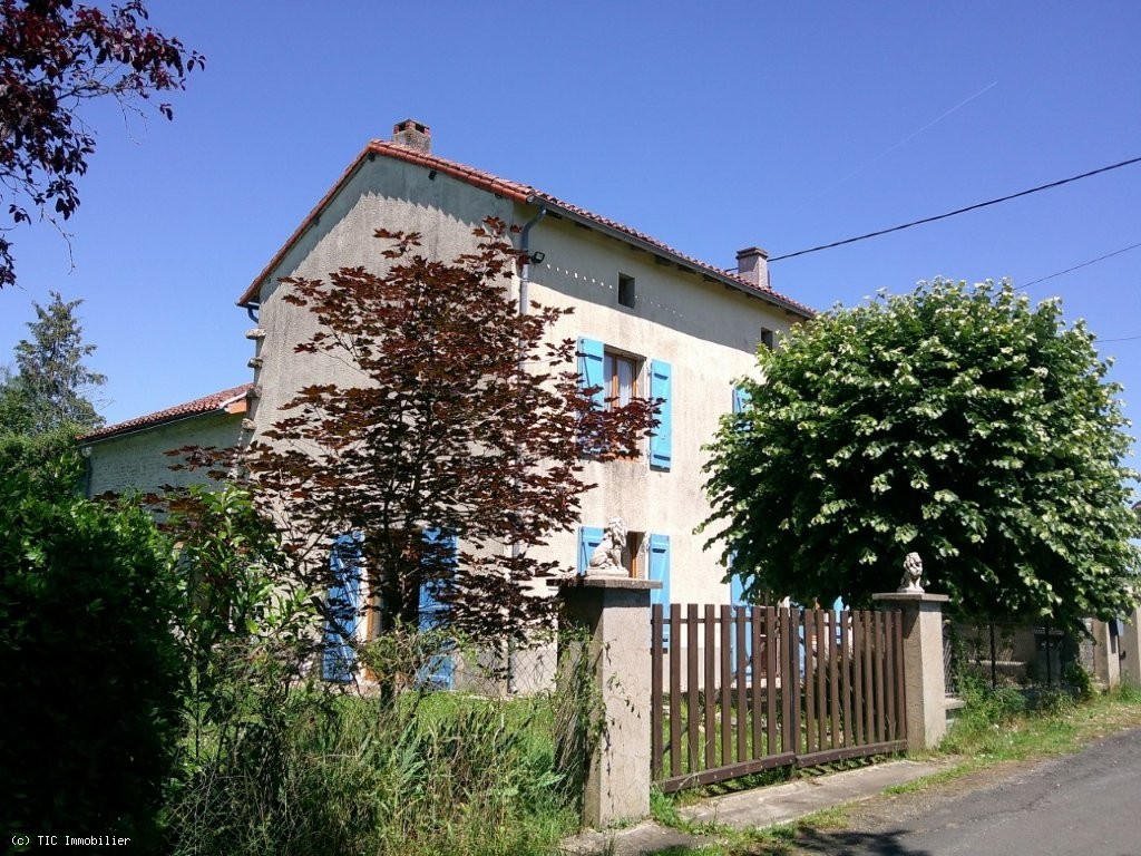 4 bedroom House in Charroux, France – r7477
