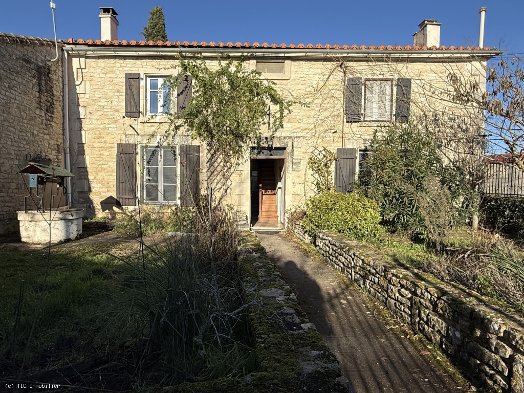 2 bedroom House in Mansle, France – r7378