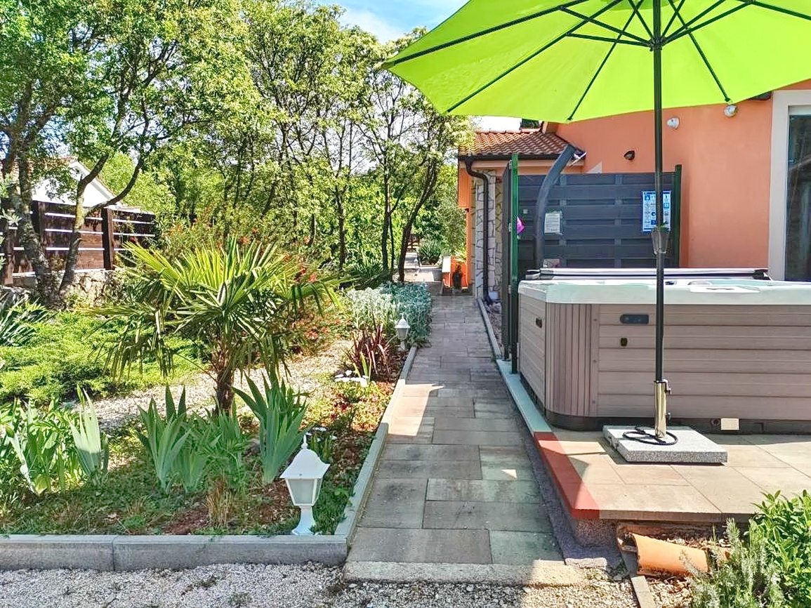 2 bedroom villa in Dobrinj, Croatia – 103566