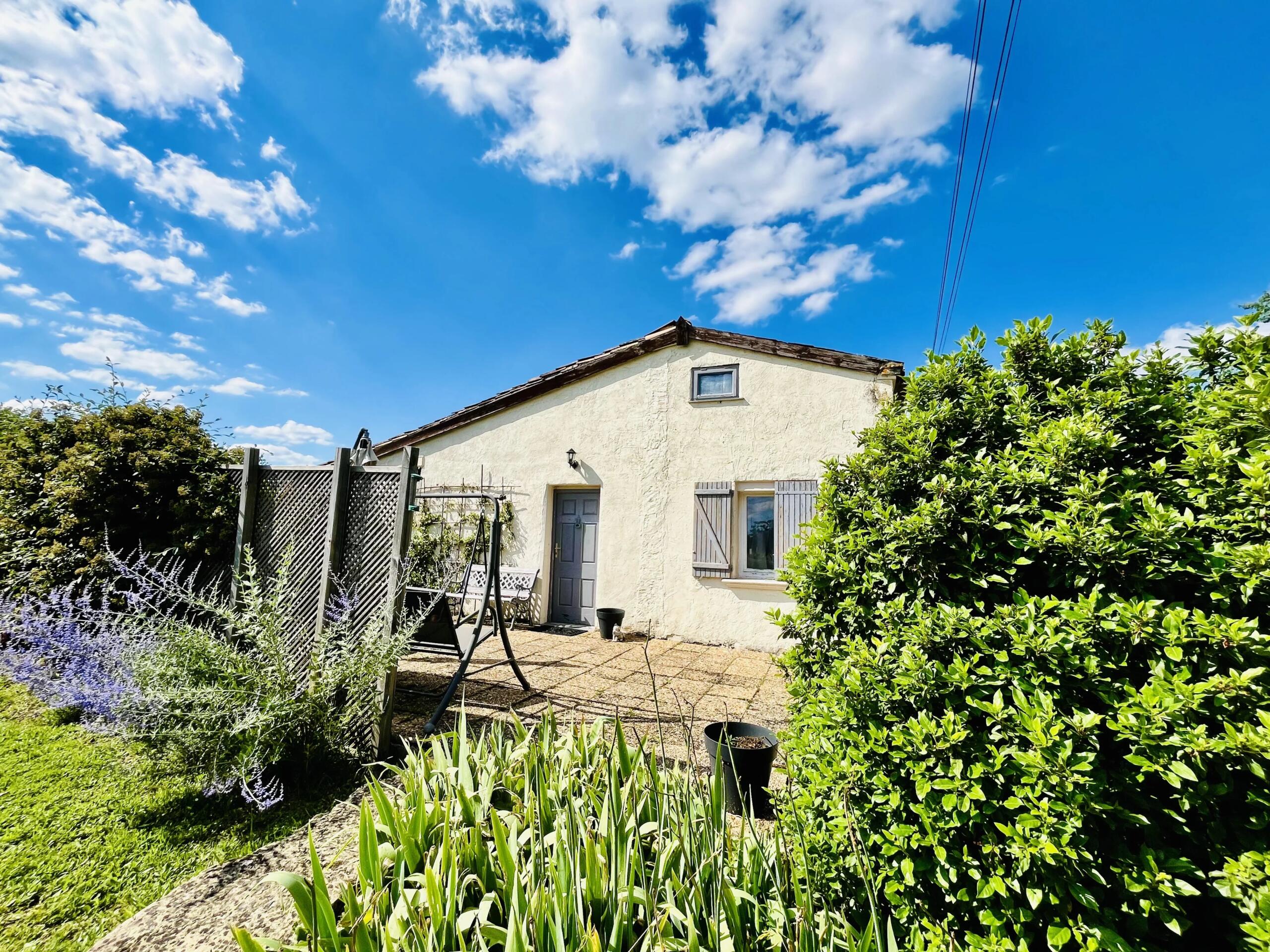 Character 3 bed stone cottage with countryside views, Nouvelle-Aquitaine – France – BVI74181