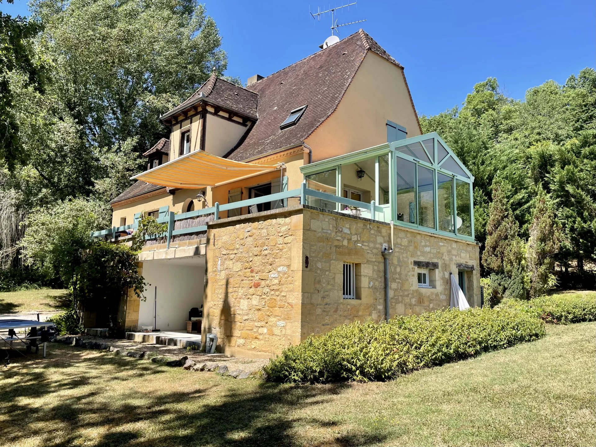 7-Bedroom Family Home with Heated Swimming Pool – only 10 minutes from Gourdon, Lot, Occitanie – France – BVI66250