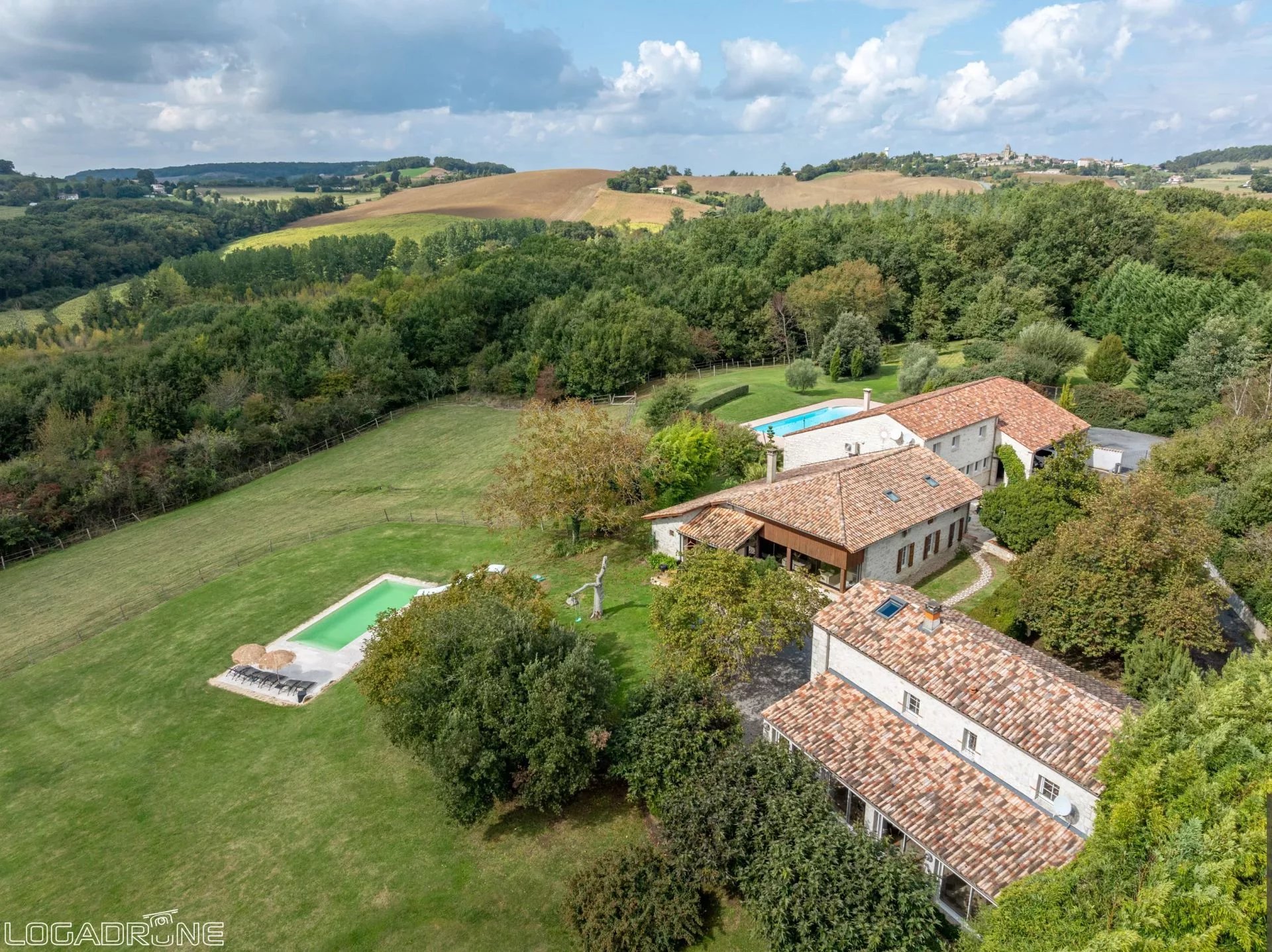 Stunning property with 2 guest houses, 2 pools and breathtaking views, Nouvelle-Aquitaine – France – BVI71367