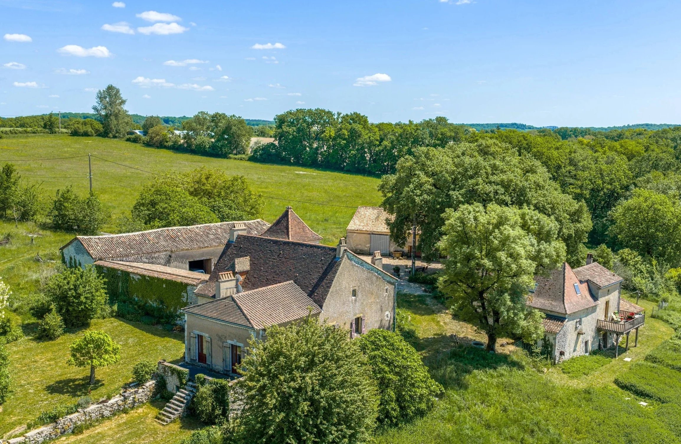 17th Century hamlet set in a peaceful location yet close to 2 beautiful Bastide villages, Nouvelle-Aquitaine – France – BVI78224