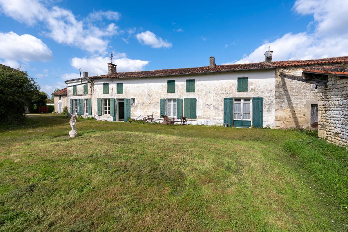 7 bedroom maison in Coivert, Charente-Maritime, France