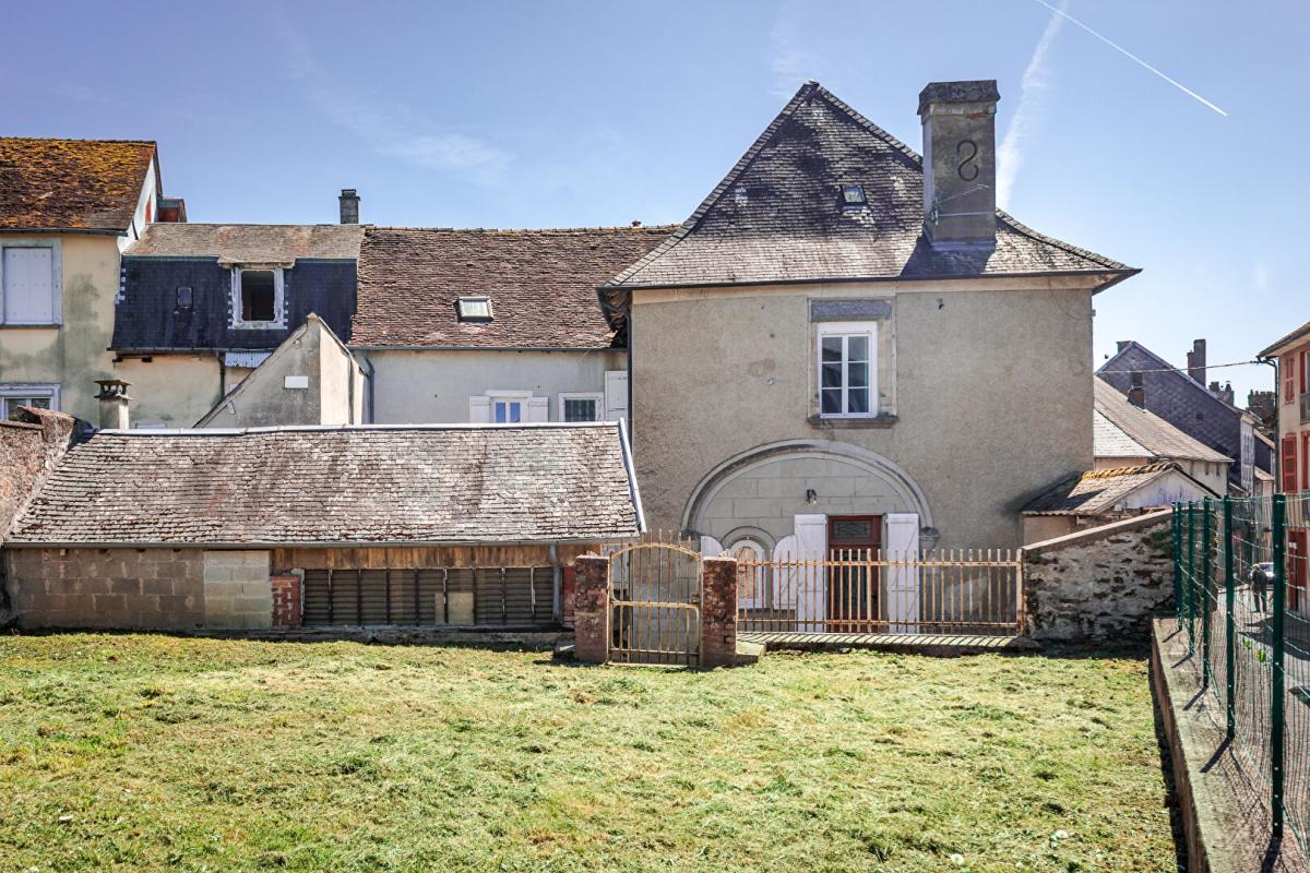 8 bedroom maison in Lubersac, Corrèze, France