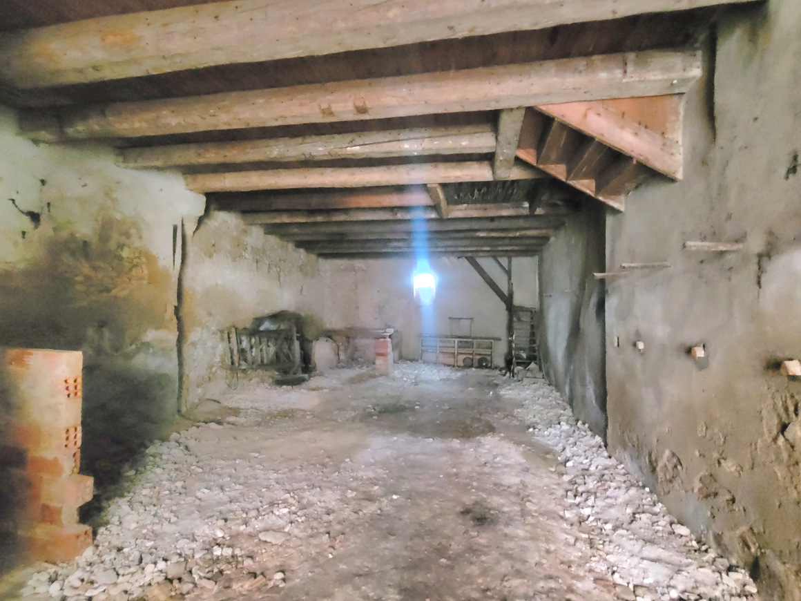 Barn in Puissalicon, Herault, France – pui45000ee