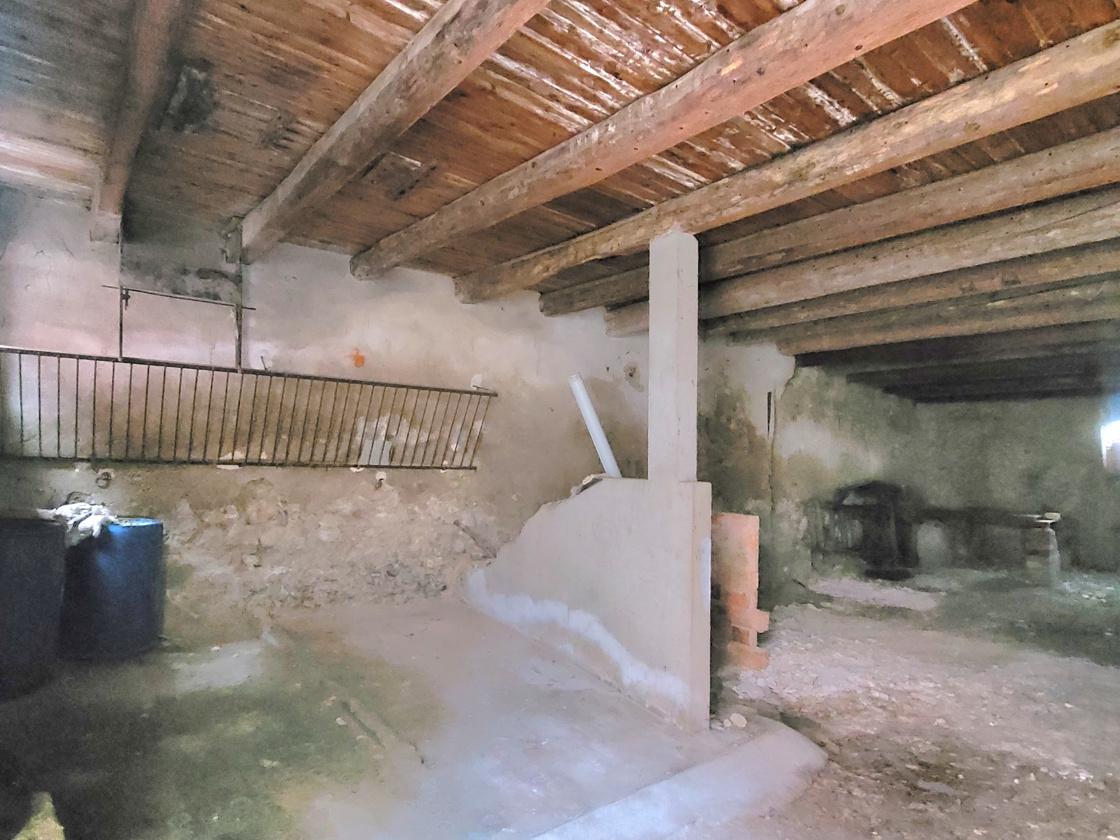 Barn in Puissalicon, Herault, France – pui45000ee
