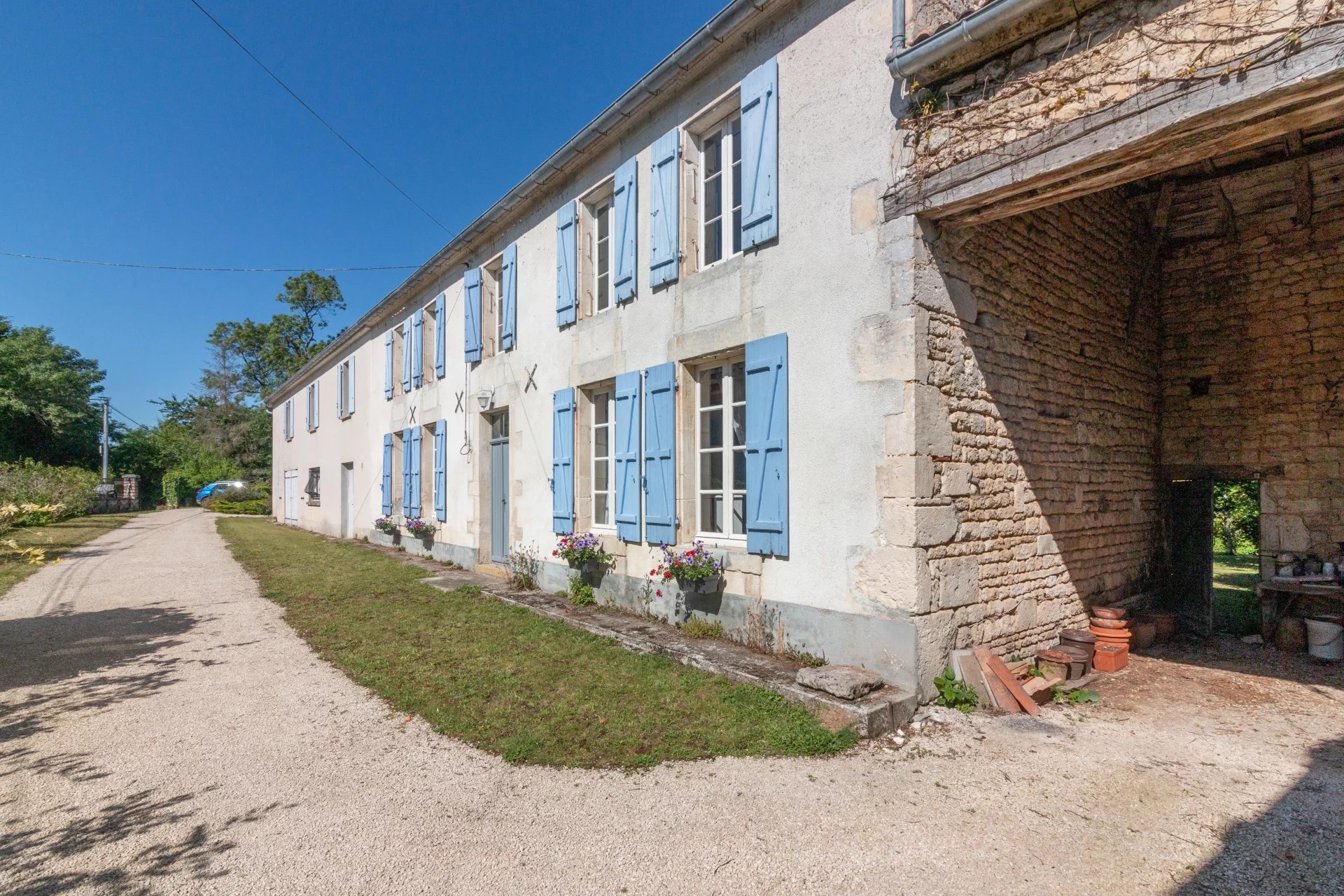 Spacious country house with income potential, Nouvelle-Aquitaine – France – BVI70300