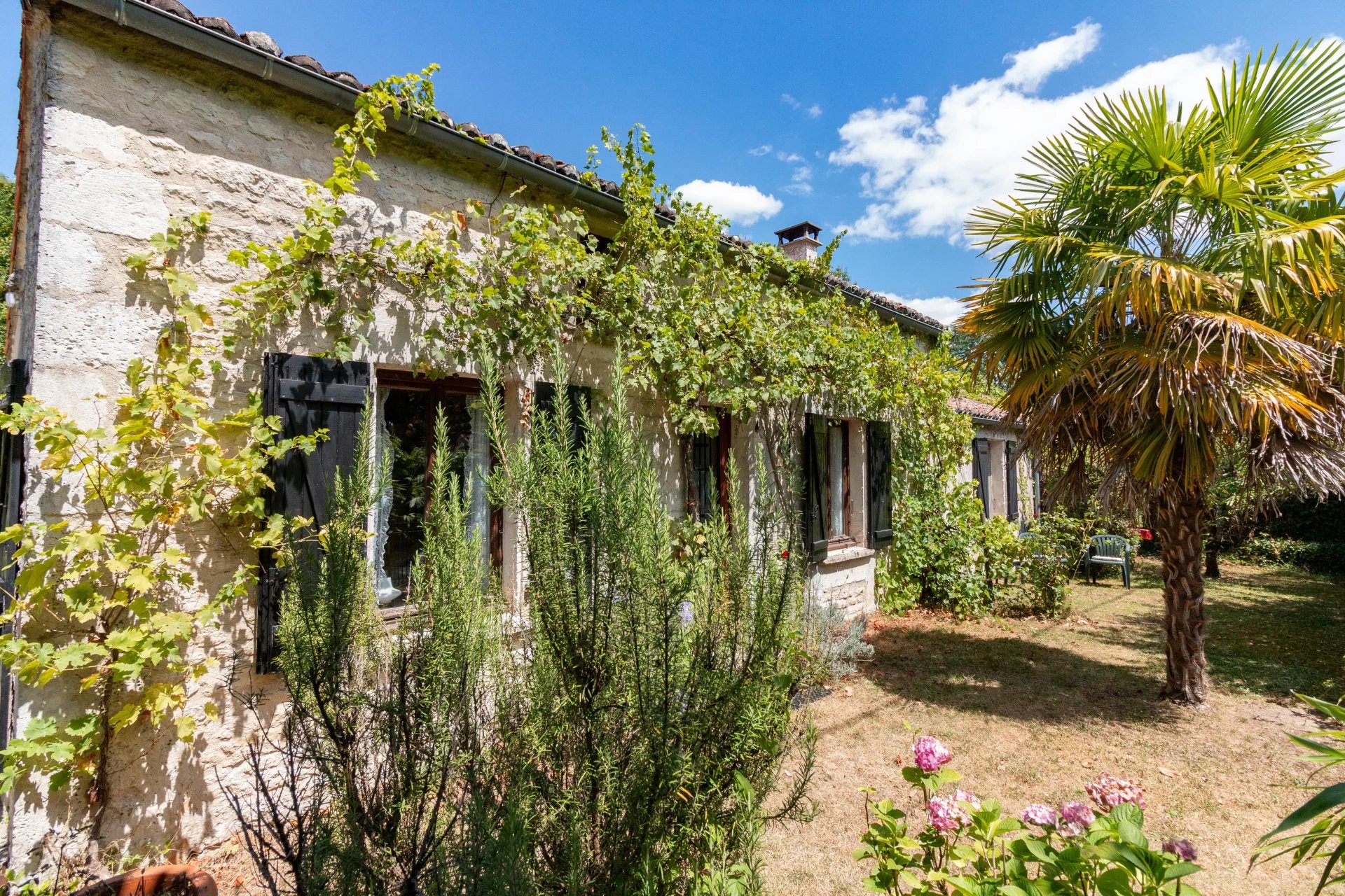 Charming house with swimming pool with rural views, Nouvelle-Aquitaine – France – BVI65952