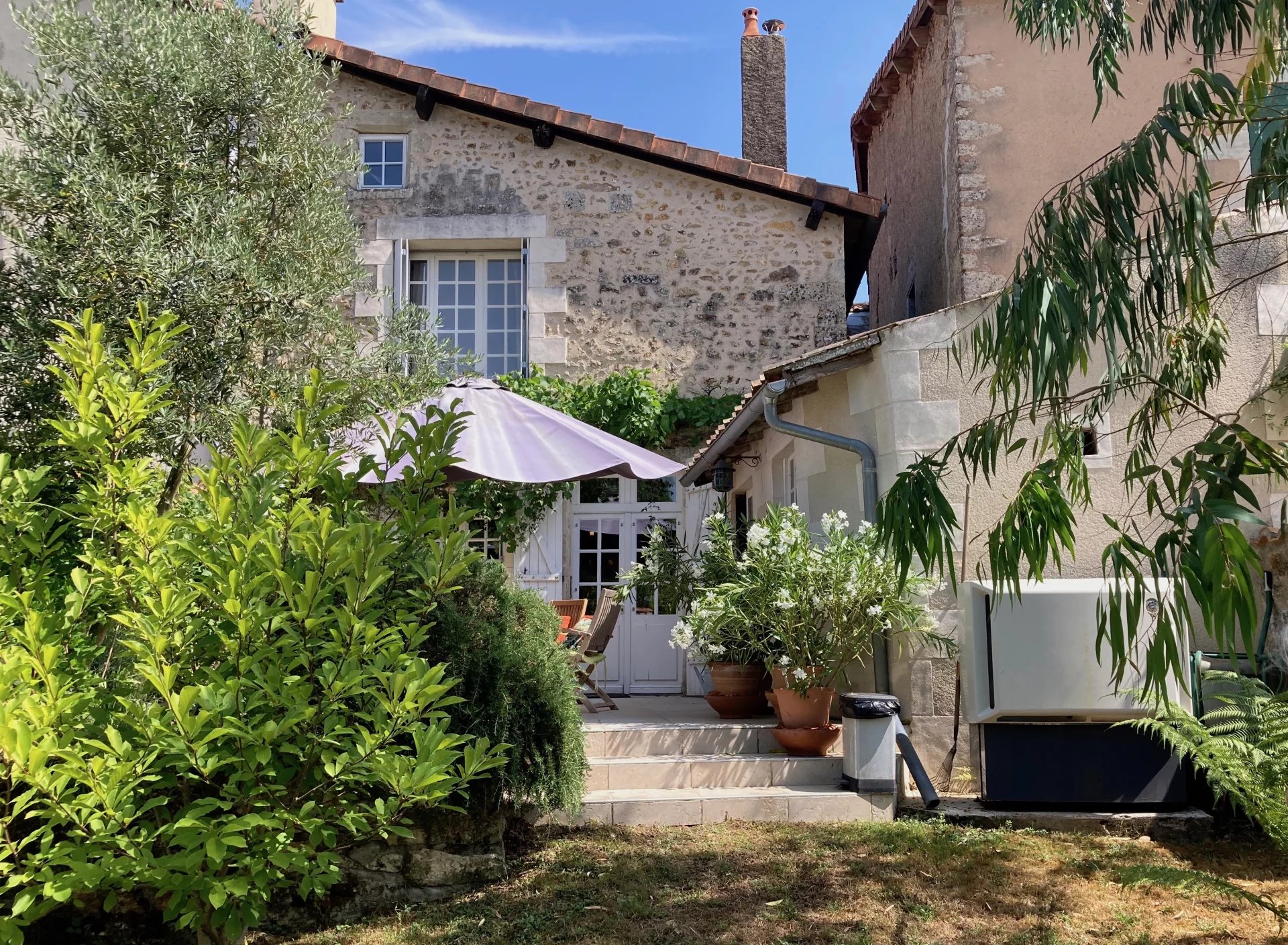 Gorgeous 3-bed riverside property with garden, Nouvelle-Aquitaine – France – BVI80520