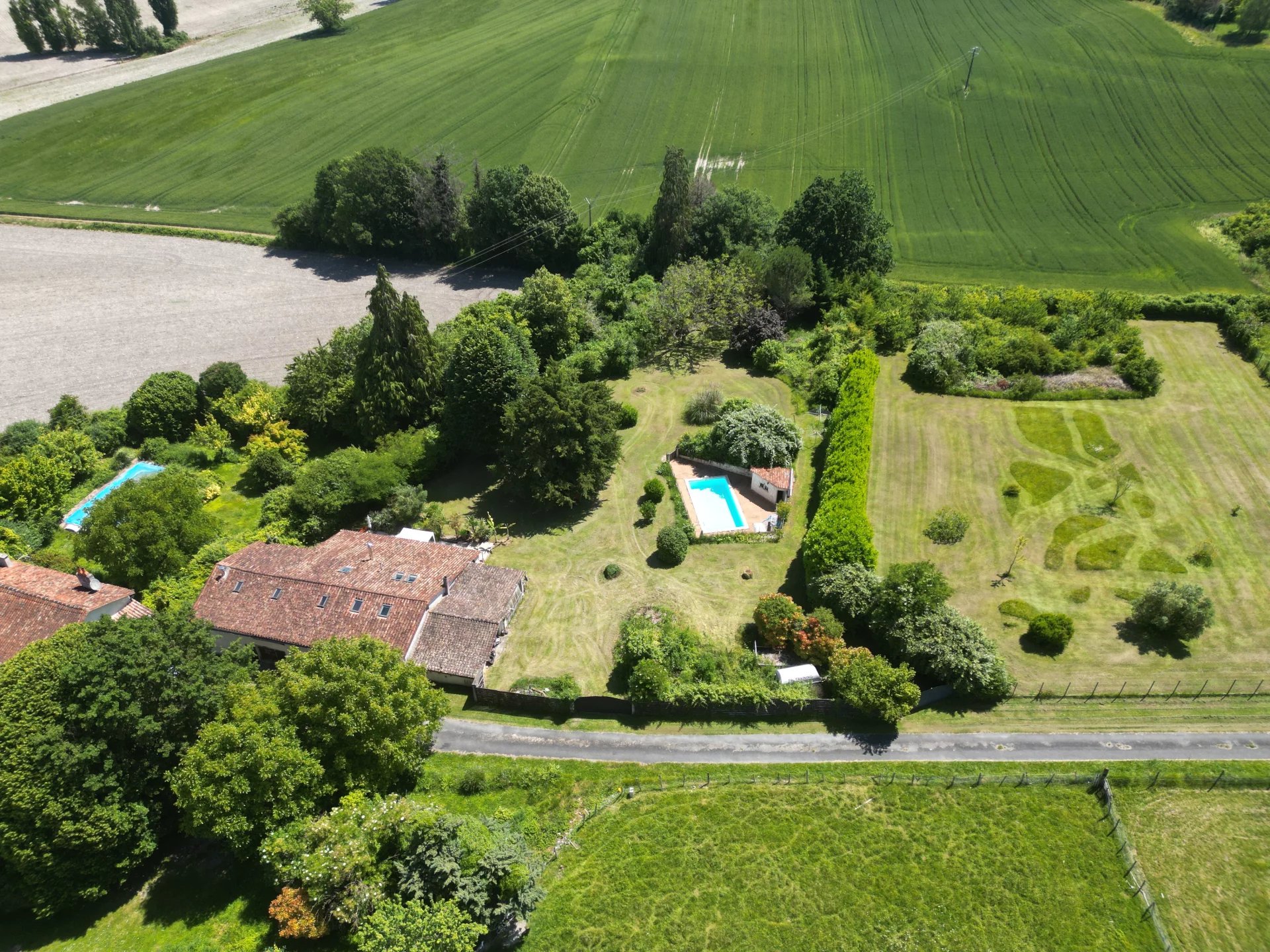 3 bed converted barn with stunning gardens and pool, Nouvelle-Aquitaine – France – BVI75690