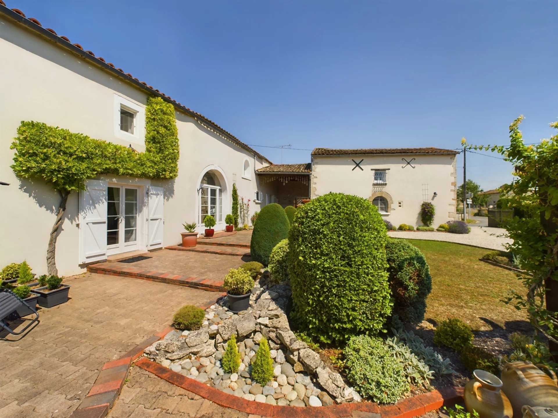 Beautifully Renovated 3 Bed/3 Bath Village House with Landscaped Gardens, Nouvelle-Aquitaine – France – BVI71033