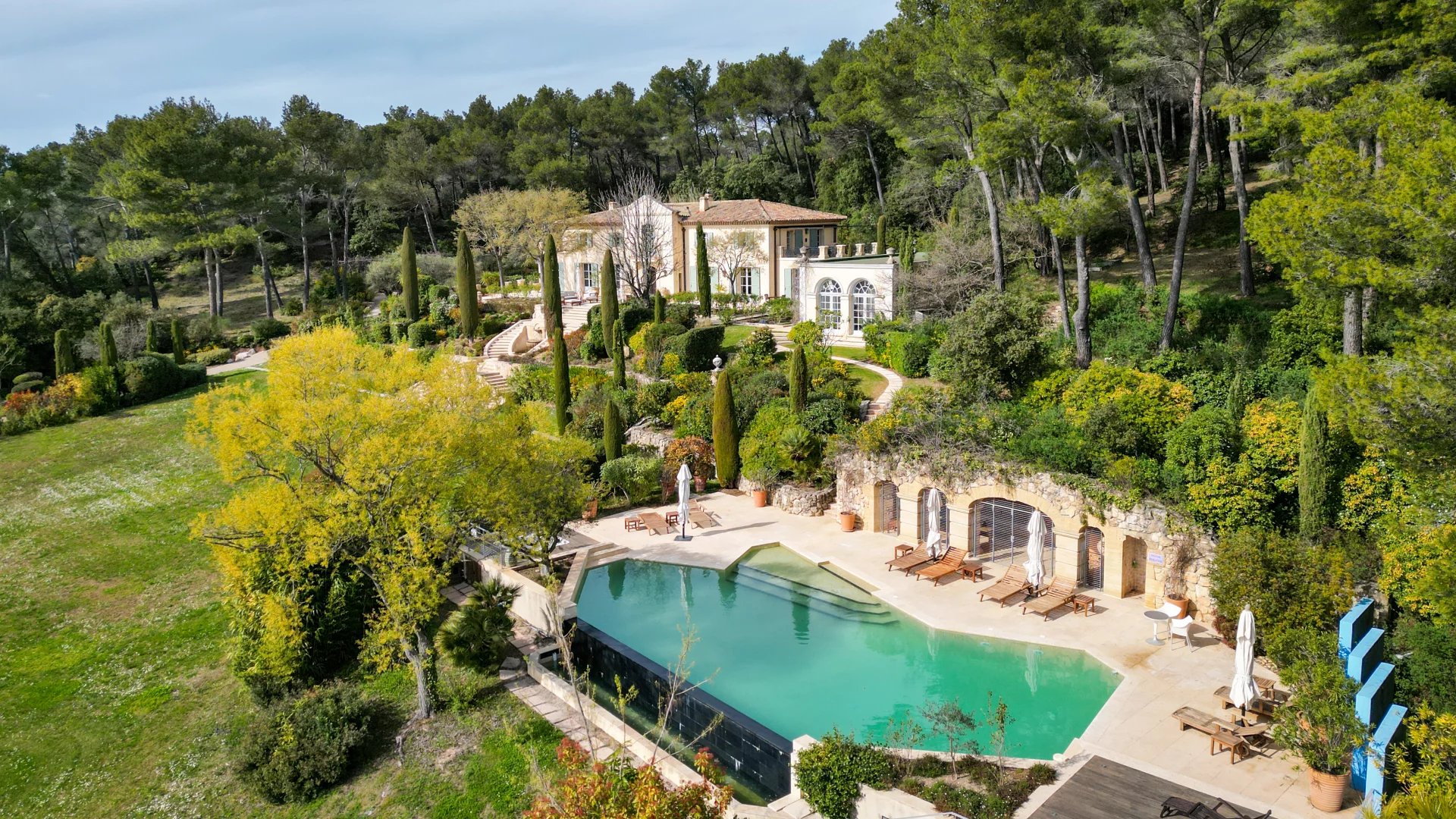 Luxury property at Les Pinchinats – Aix-en-Provence, Provence-Alpes-Côte d’Azur – France – BVI78155