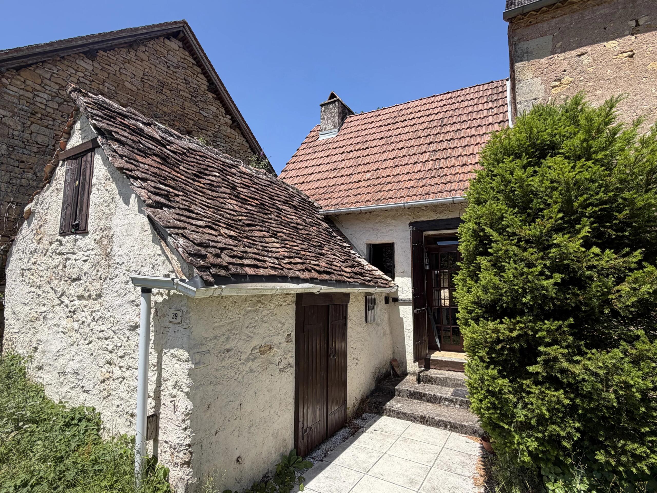 Near Hautefort, Dordogne – Character Property to Renovate, Nouvelle-Aquitaine – France – BVI80995