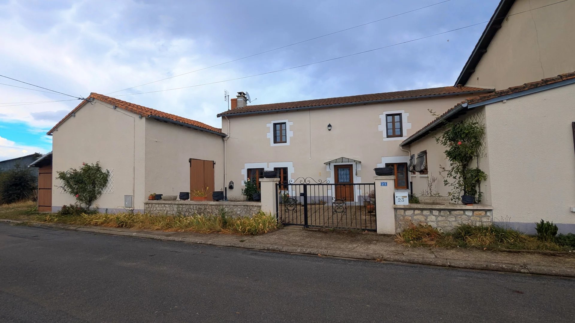 Charming village house in Saulgé, 4 bedrooms, Nouvelle-Aquitaine – France – BVI82153