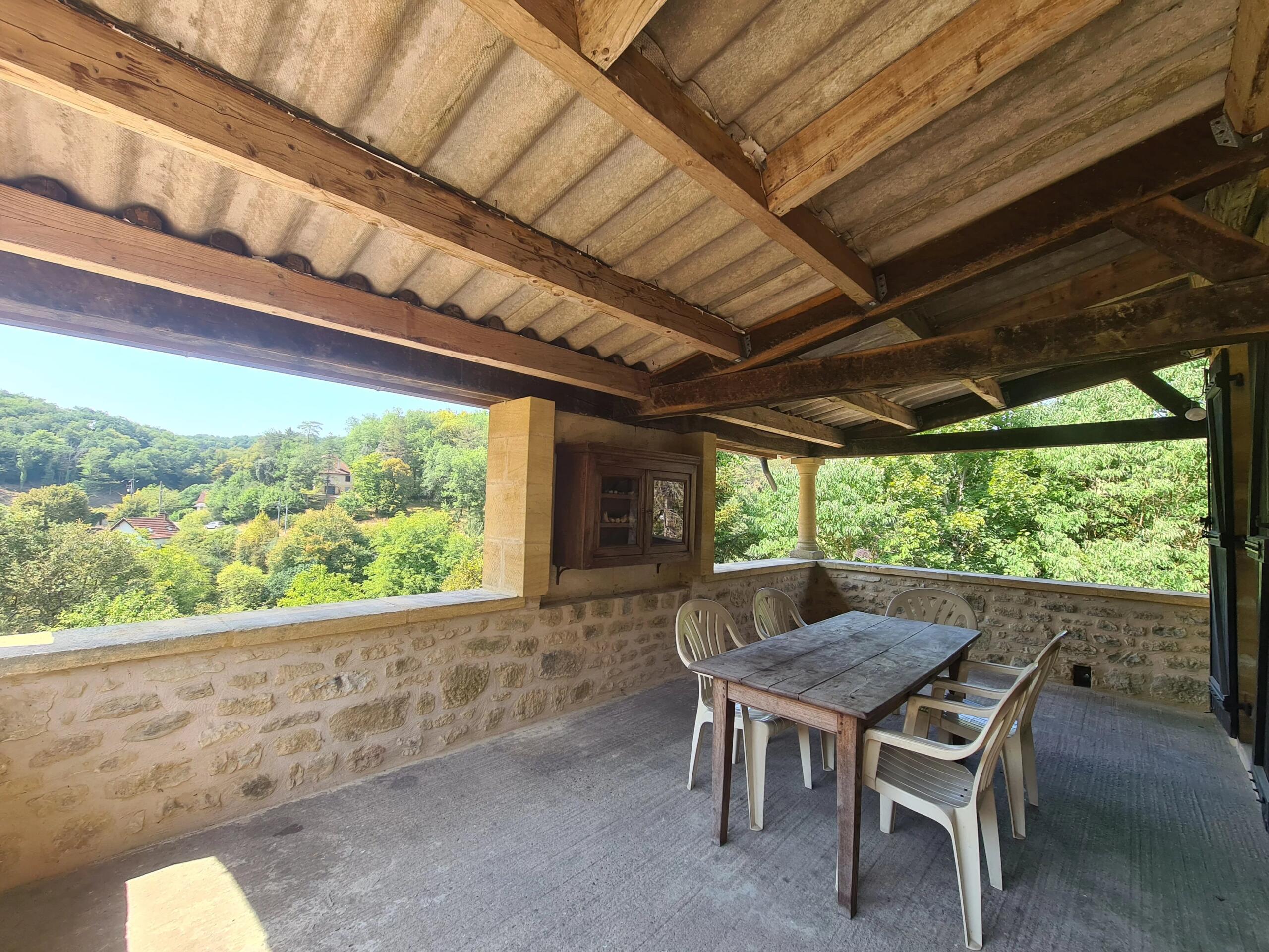 Dordogne Gem with Covered Terrace, Views and Renovation Potential – 20 Minutes from Sarlat, Nouvelle-Aquitaine – France – BVI82213