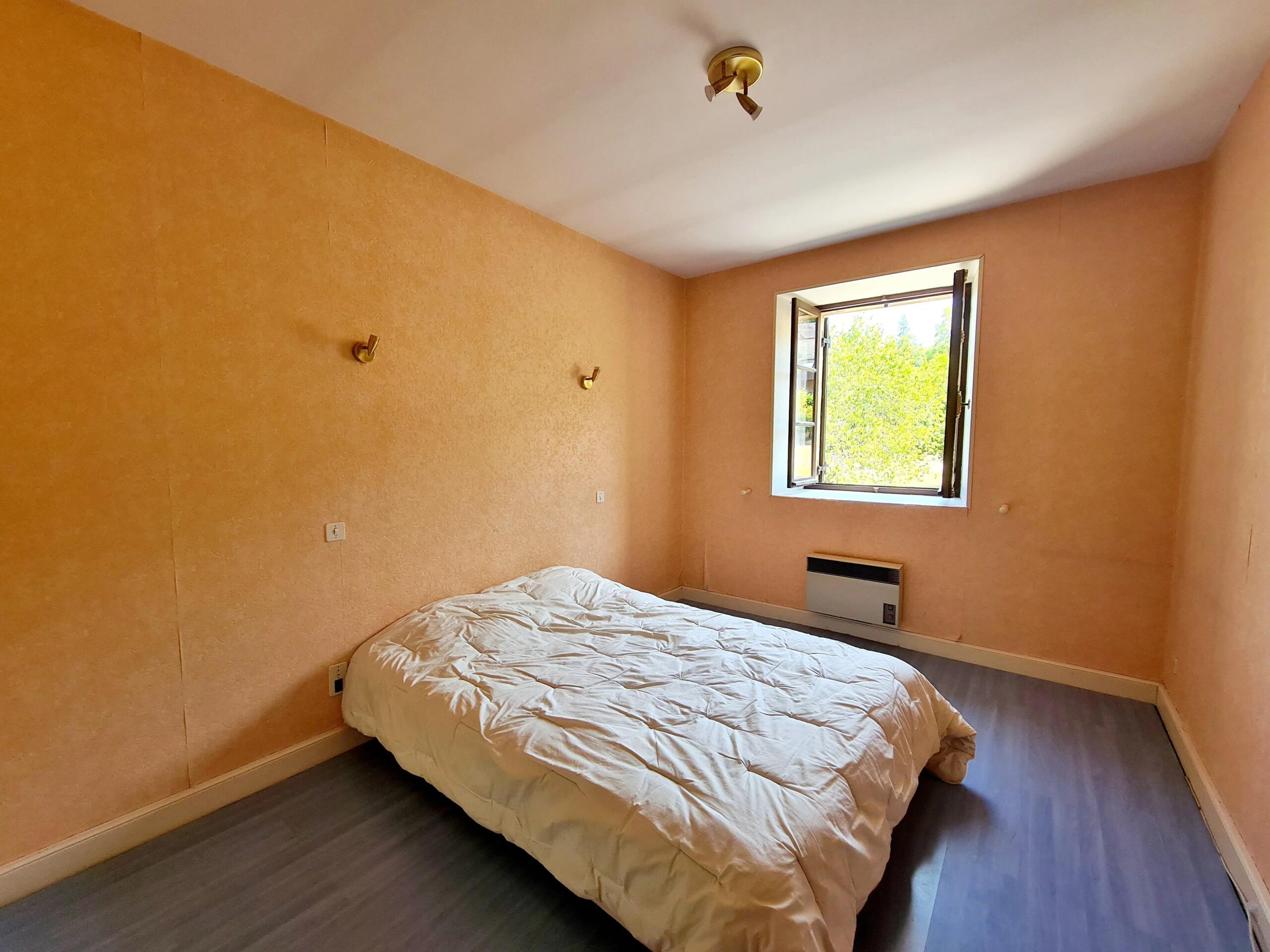 Dordogne Gem with Covered Terrace, Views and Renovation Potential – 20 Minutes from Sarlat, Nouvelle-Aquitaine – France – BVI82213