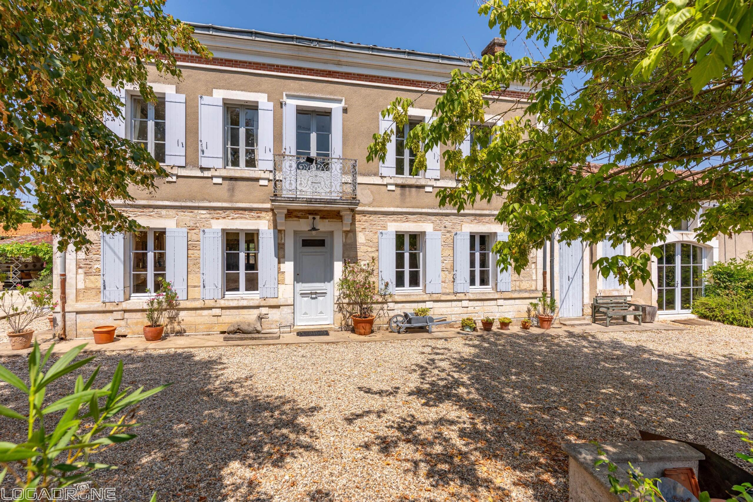 Elegant 19th-Century Manor House with Guest Annex, Pool and Landscaped Grounds, Nouvelle-Aquitaine – France – BVI82564