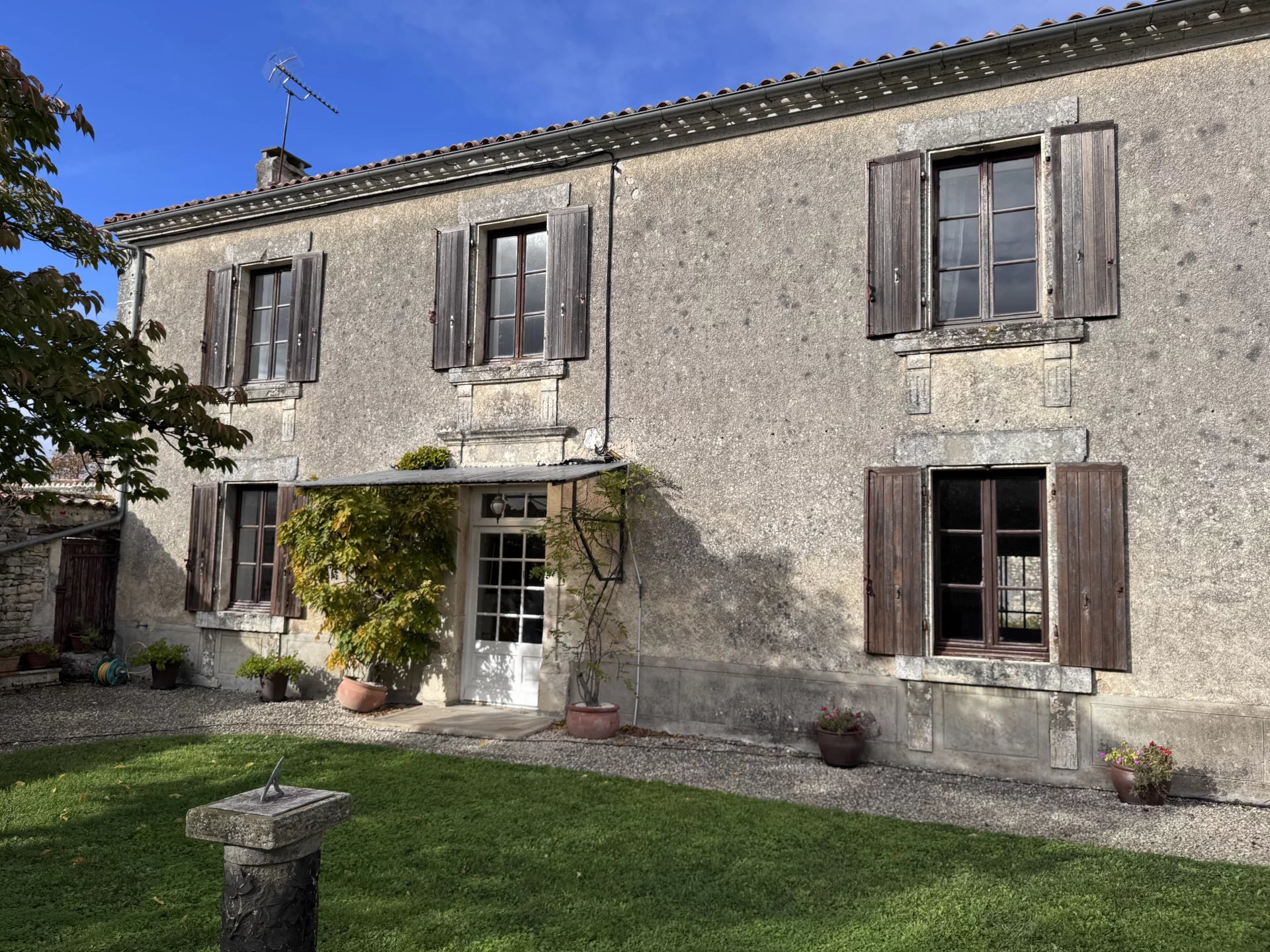 Elegant Village-Edge Residence with Guest Cottage and Countryside Views, Nouvelle-Aquitaine – France – BVI83297