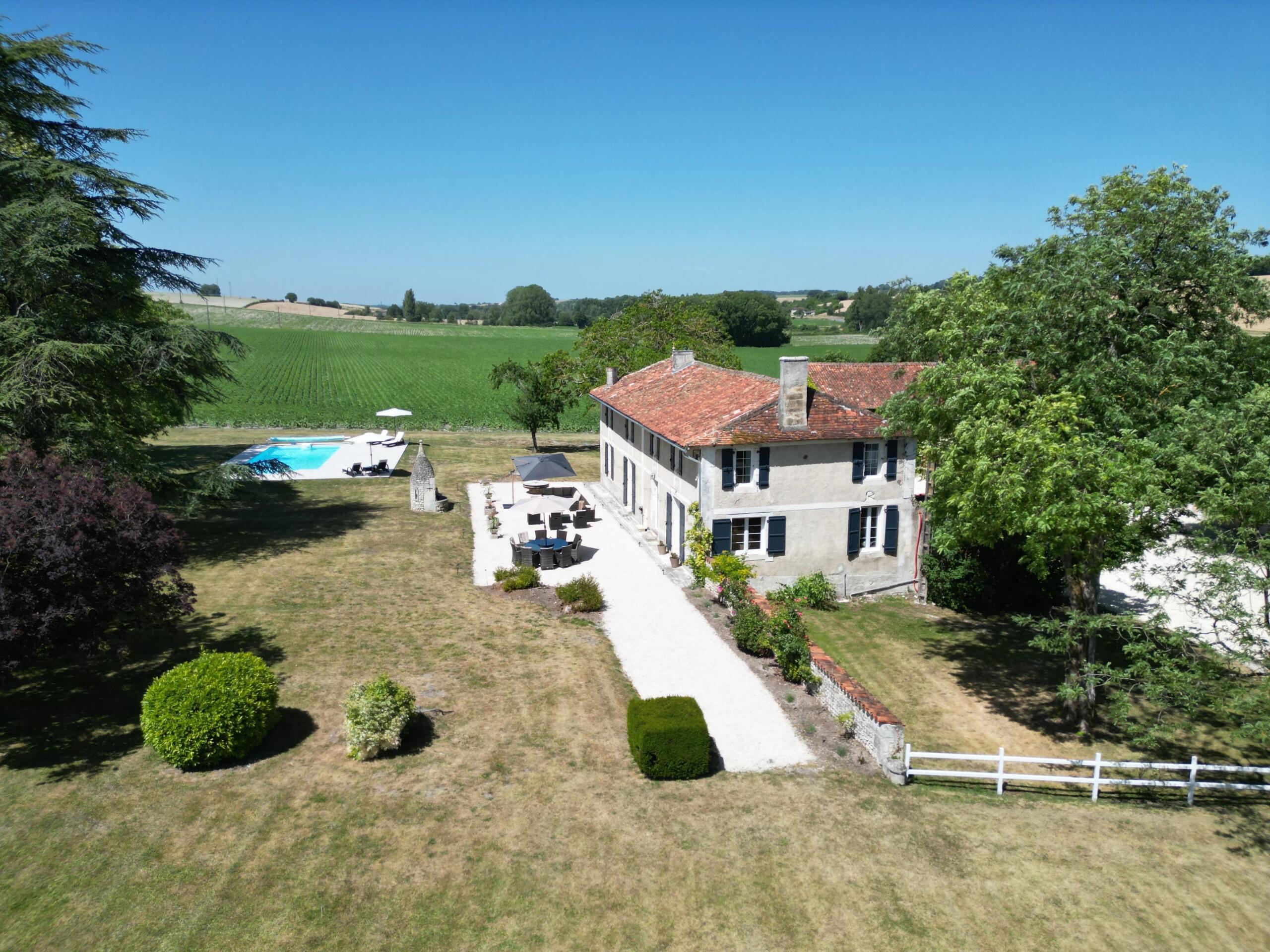 Stunning 5-bed property with pool, outbuildings in glorious grounds, Nouvelle-Aquitaine – France – BVI84261