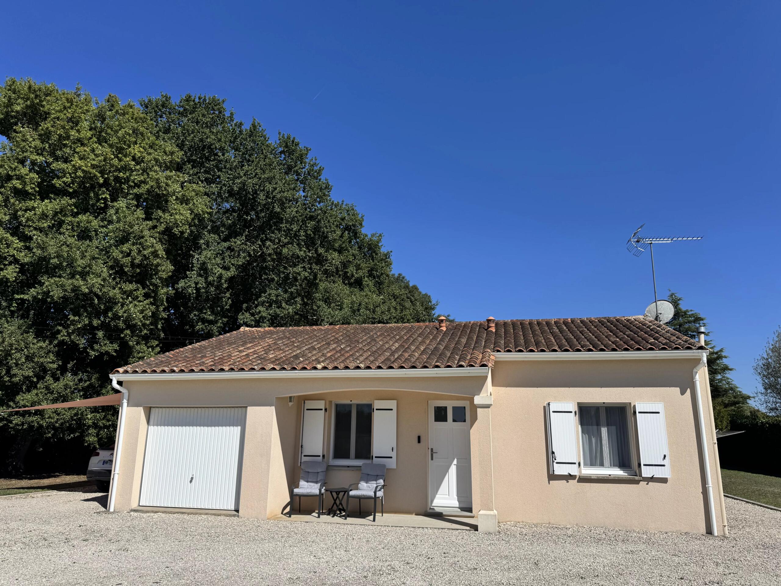 Modern bungalow close to Jarnac, Nouvelle-Aquitaine – France – BVI84947