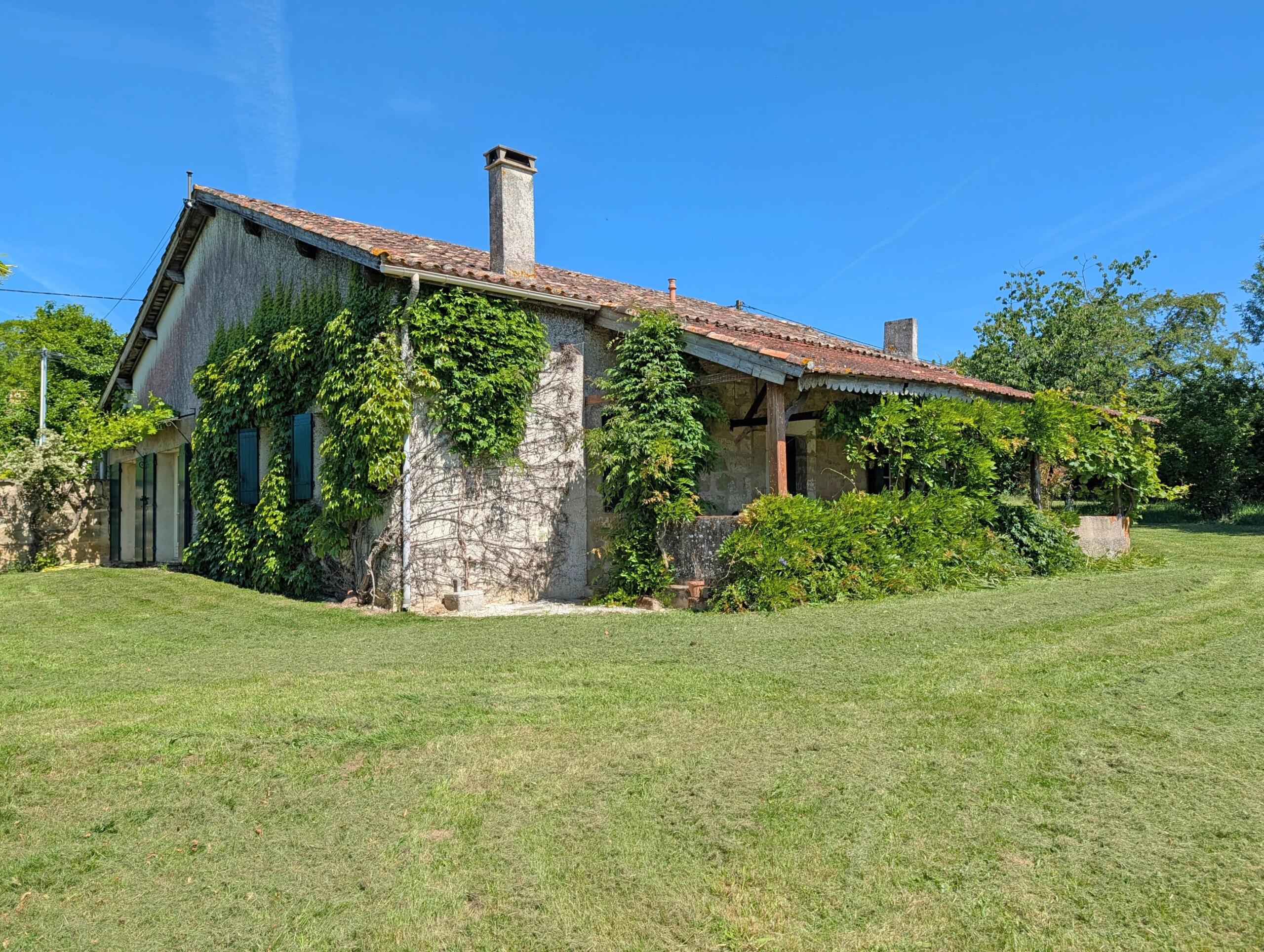 Rural stone farmhouse with fabulous views, Nouvelle-Aquitaine – France – BVI85103