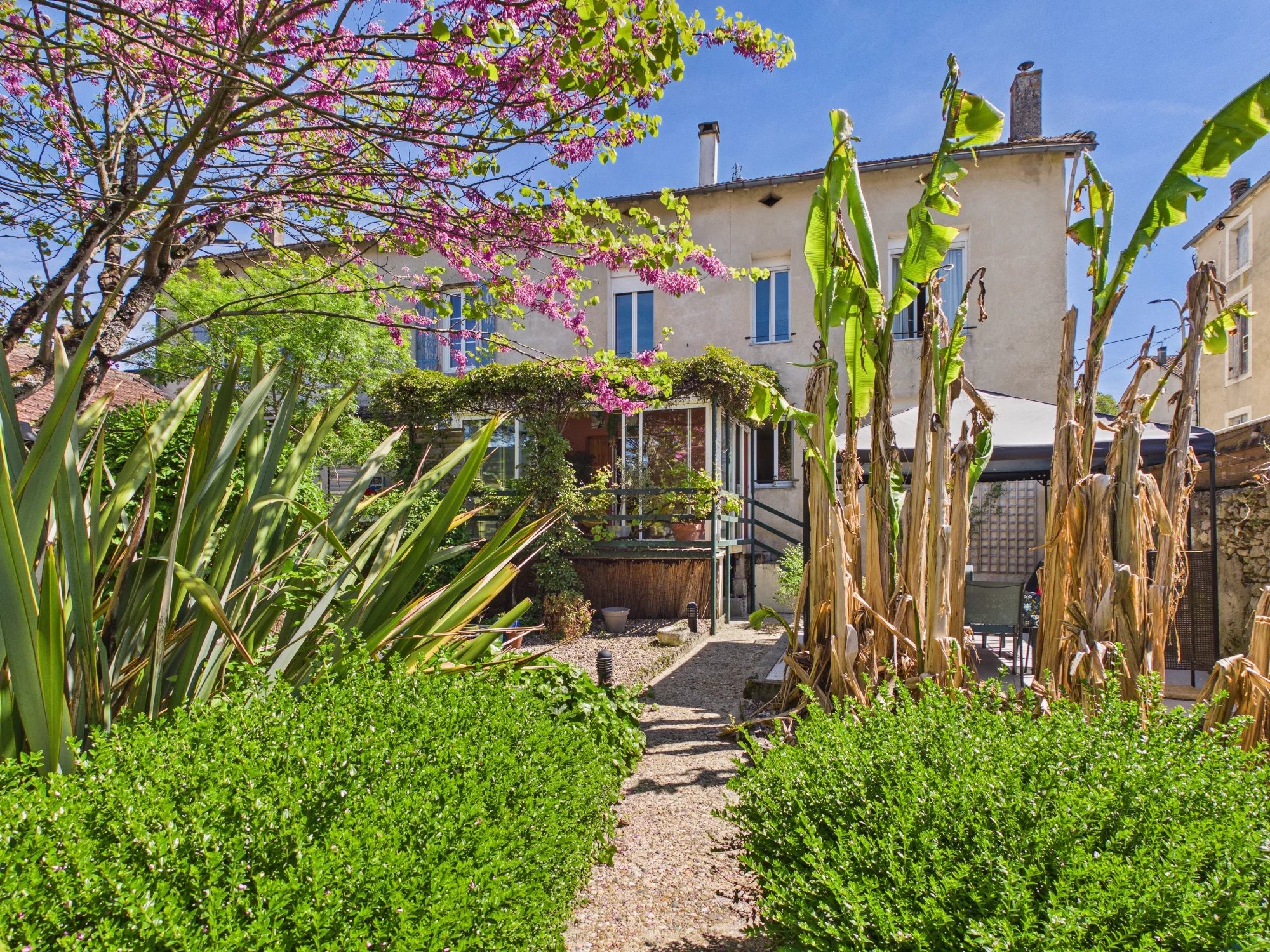 Beautiful Townhouse with Garden in the Heart of Eymet – A Rare Opportunity, Nouvelle-Aquitaine – France – BVI85385