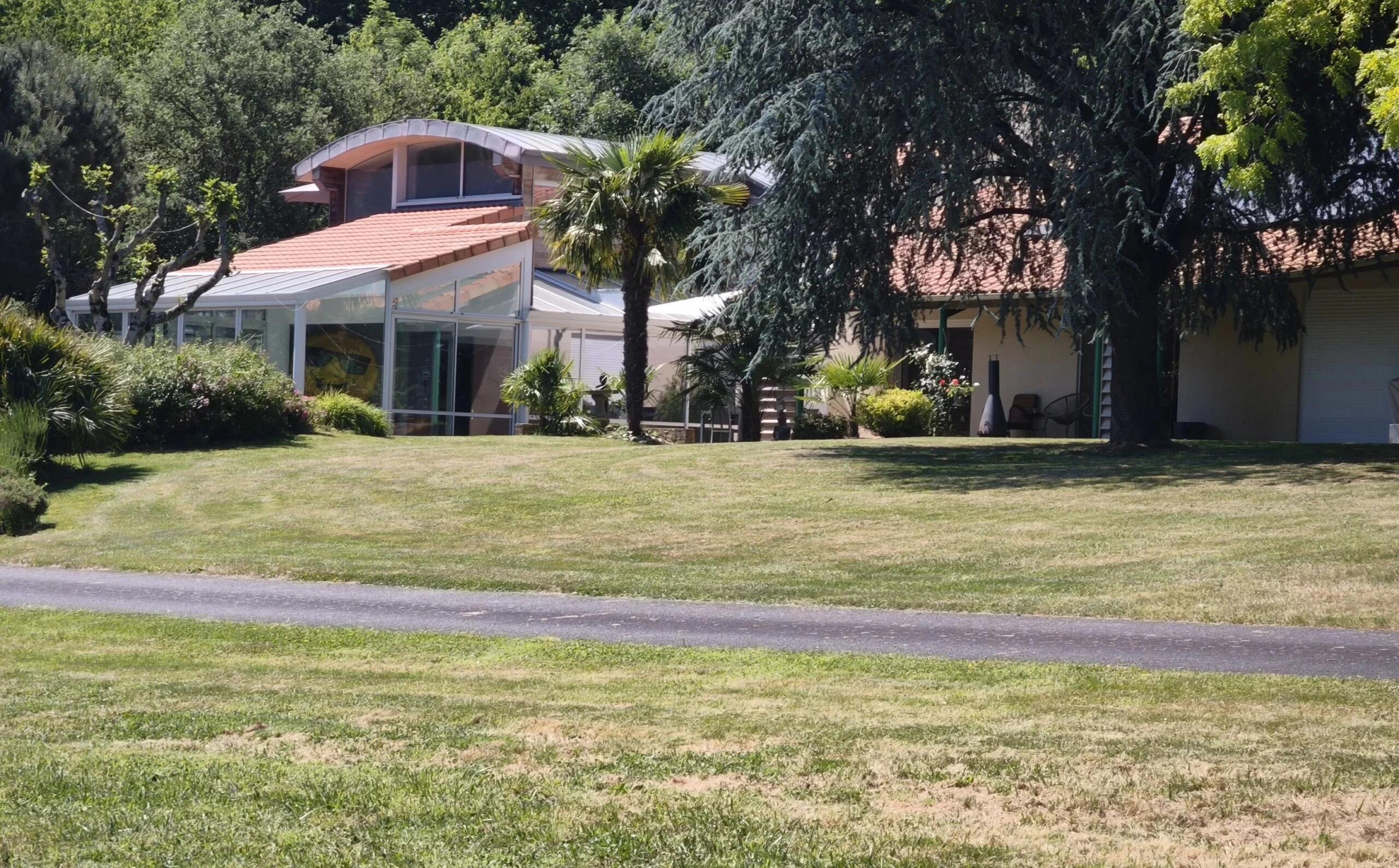 Private Contemporary Estate with Indoor Pool, Lake and 6 Ha of Parkland, Nouvelle-Aquitaine – France – BVI85815