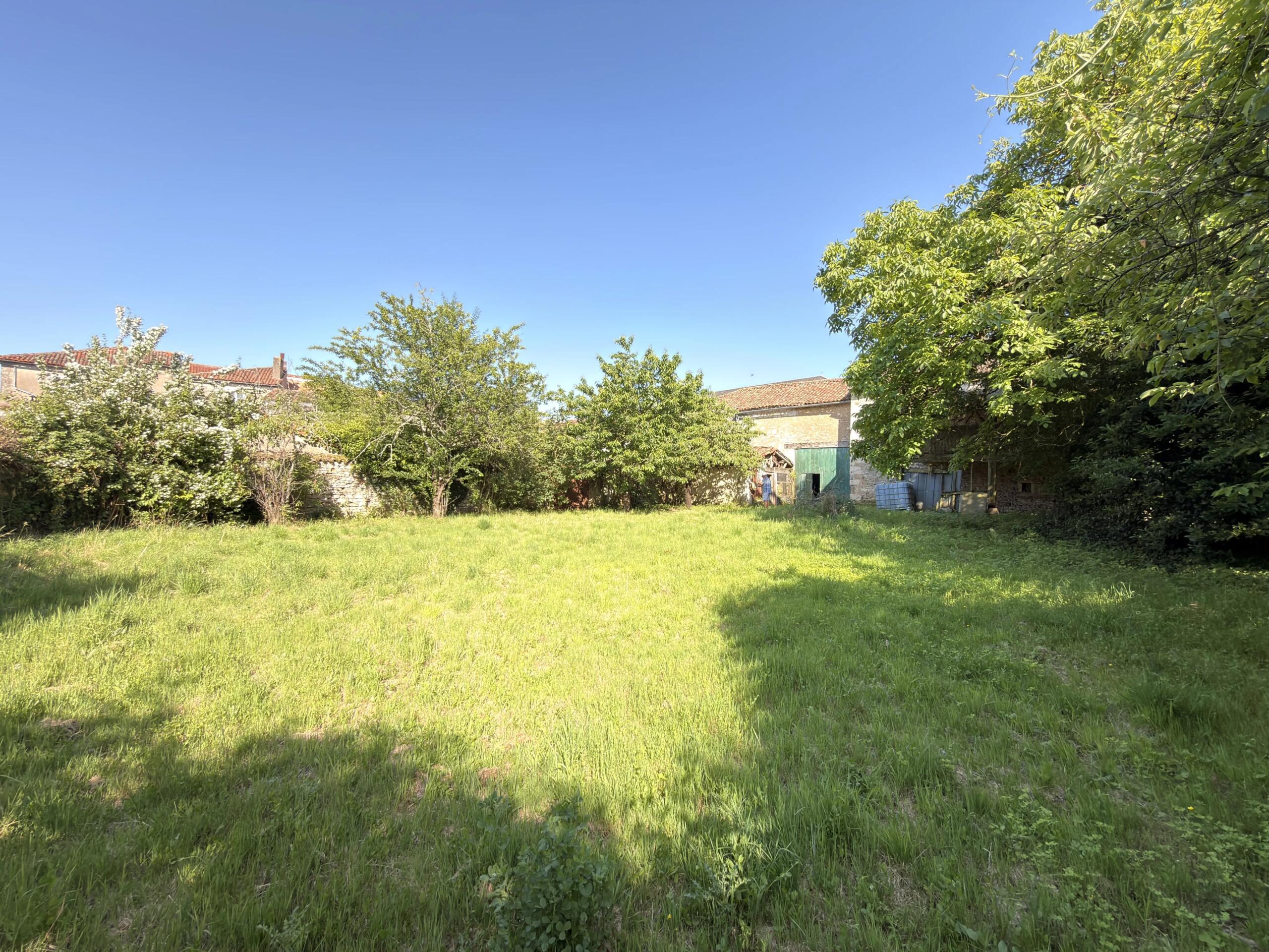 Beautifully Renovated Town Property with Guest Accommodation Potential, Barn and Separate Land, Nouvelle-Aquitaine – France – BVI85874