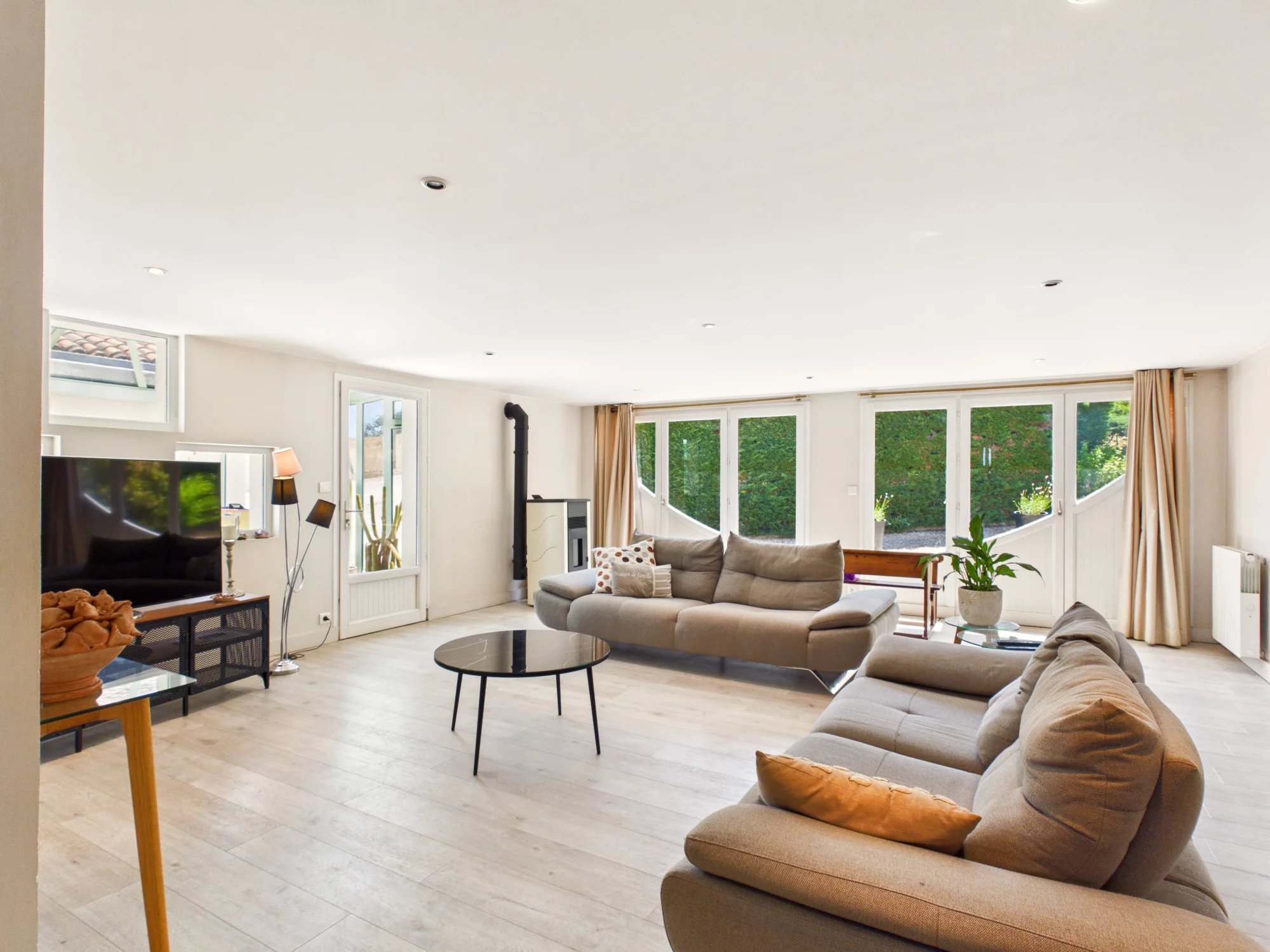 Architect design villa on outskirts of Thiviers, Nouvelle-Aquitaine – France – BVI86309