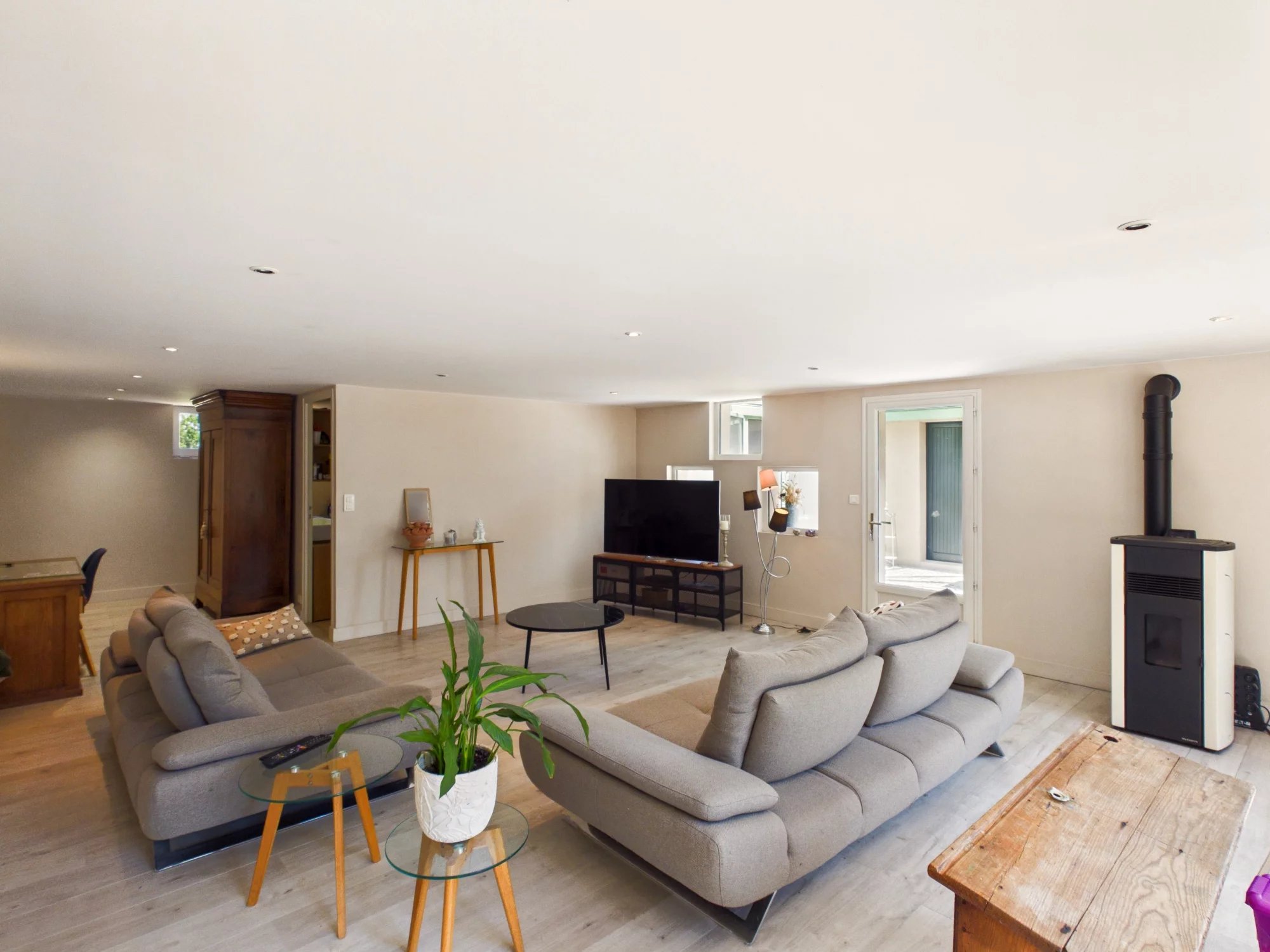 Architect design villa on outskirts of Thiviers, Nouvelle-Aquitaine – France – BVI86309