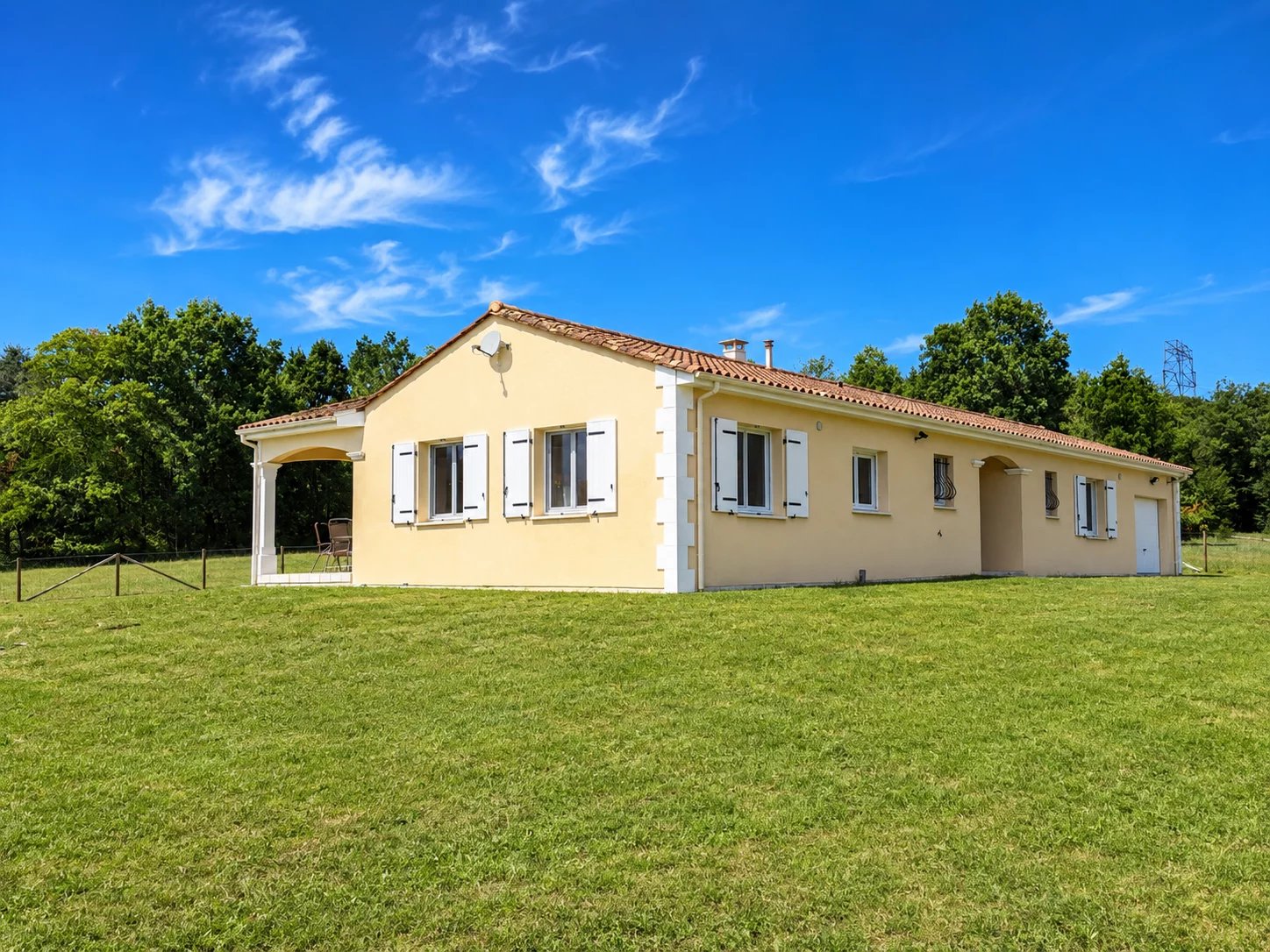 Modern single-storey villa with 3.3 ha of land, Nouvelle-Aquitaine – France – BVI86316