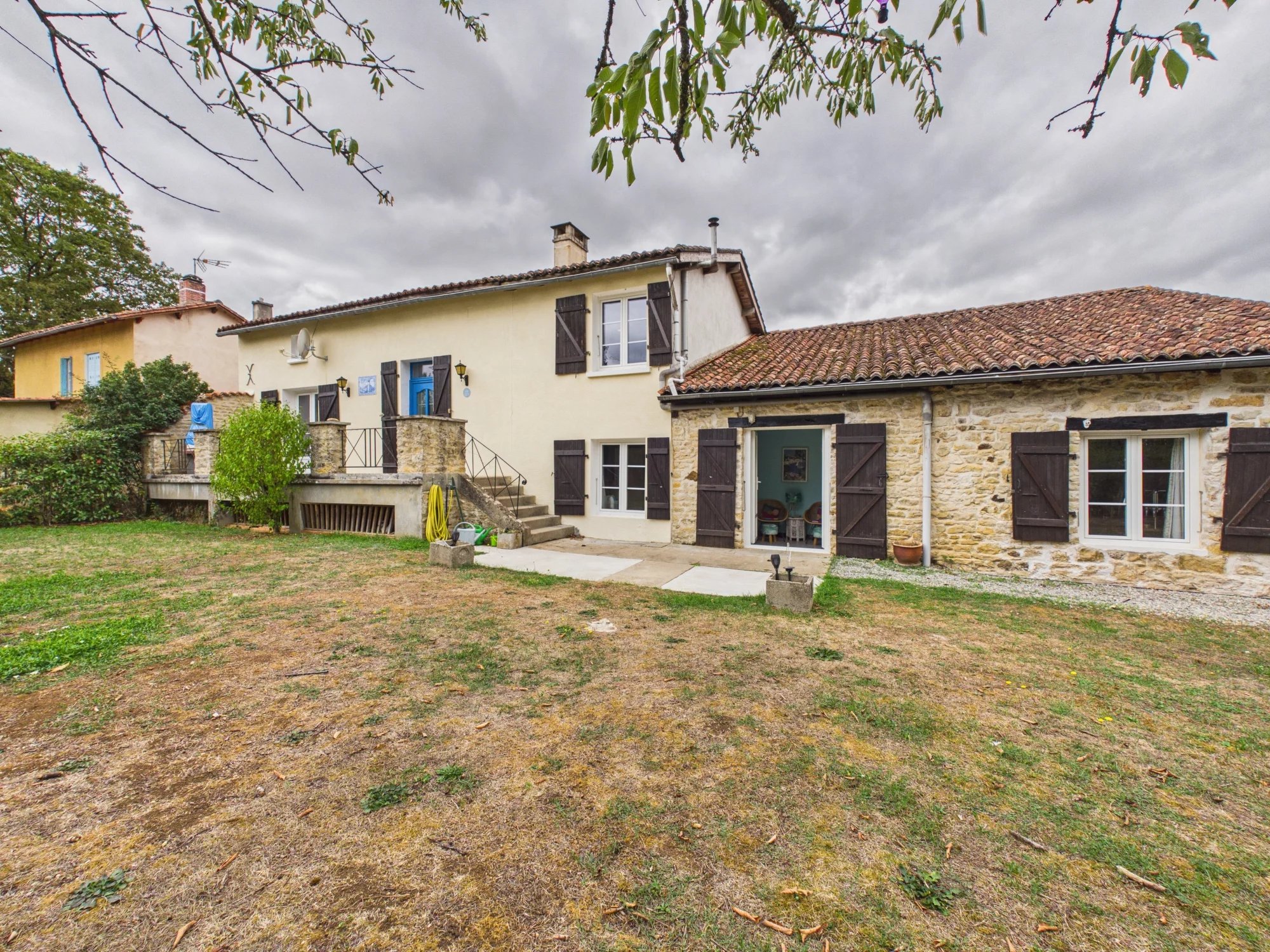 Beautiful Five-Bedroom Family Home in a Peaceful Hamlet, Nouvelle-Aquitaine – France – BVI86803