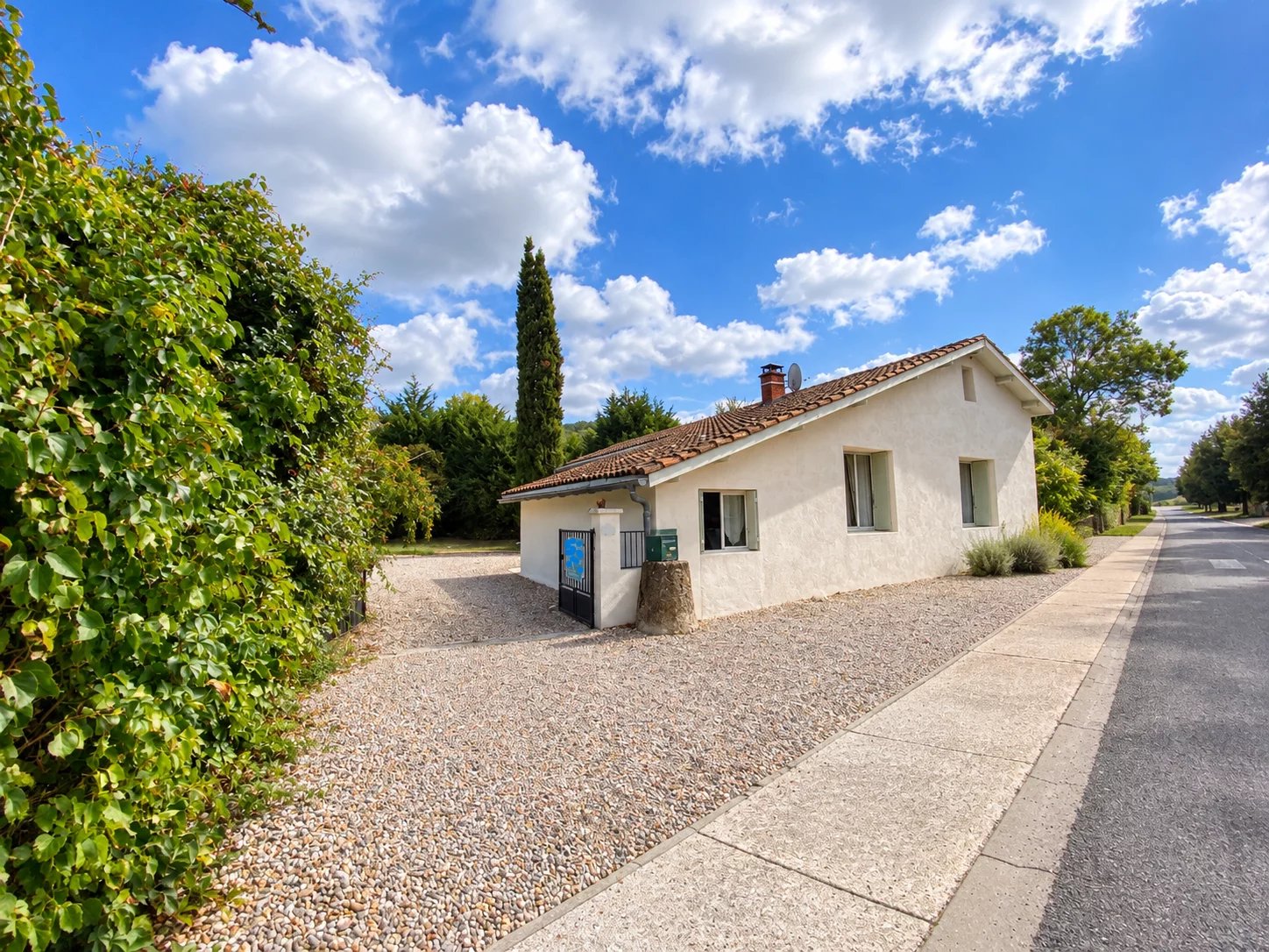 Charming Single-Storey Home with  Pool and Barn in the Sunny Courbiac Valley, Occitanie – France – BVI86941