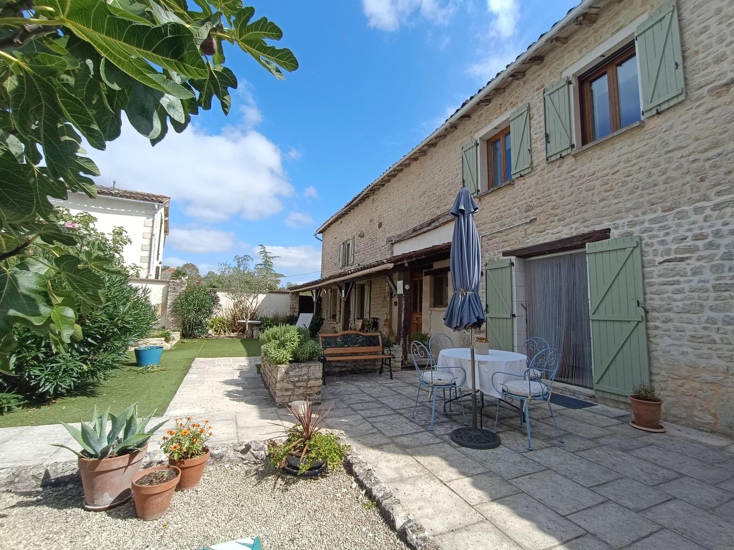 Lovely barn conversion with guest cottage – 5 bedrooms in total, Nouvelle-Aquitaine – France – BVI87073