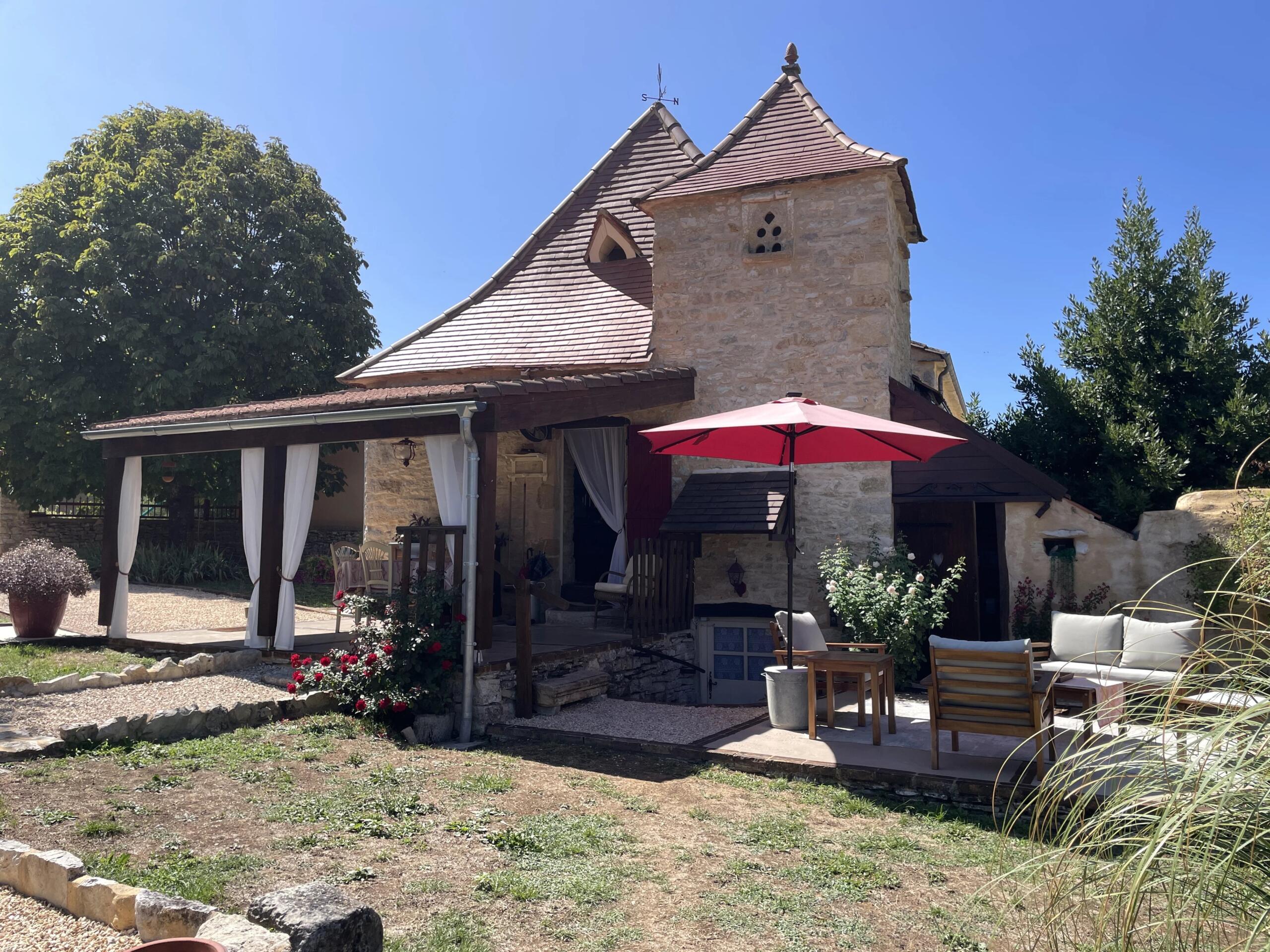 Charming Pigeonnier in the Dordogne with Fabulous Outdoor Living, Nouvelle-Aquitaine – France – BVI87113