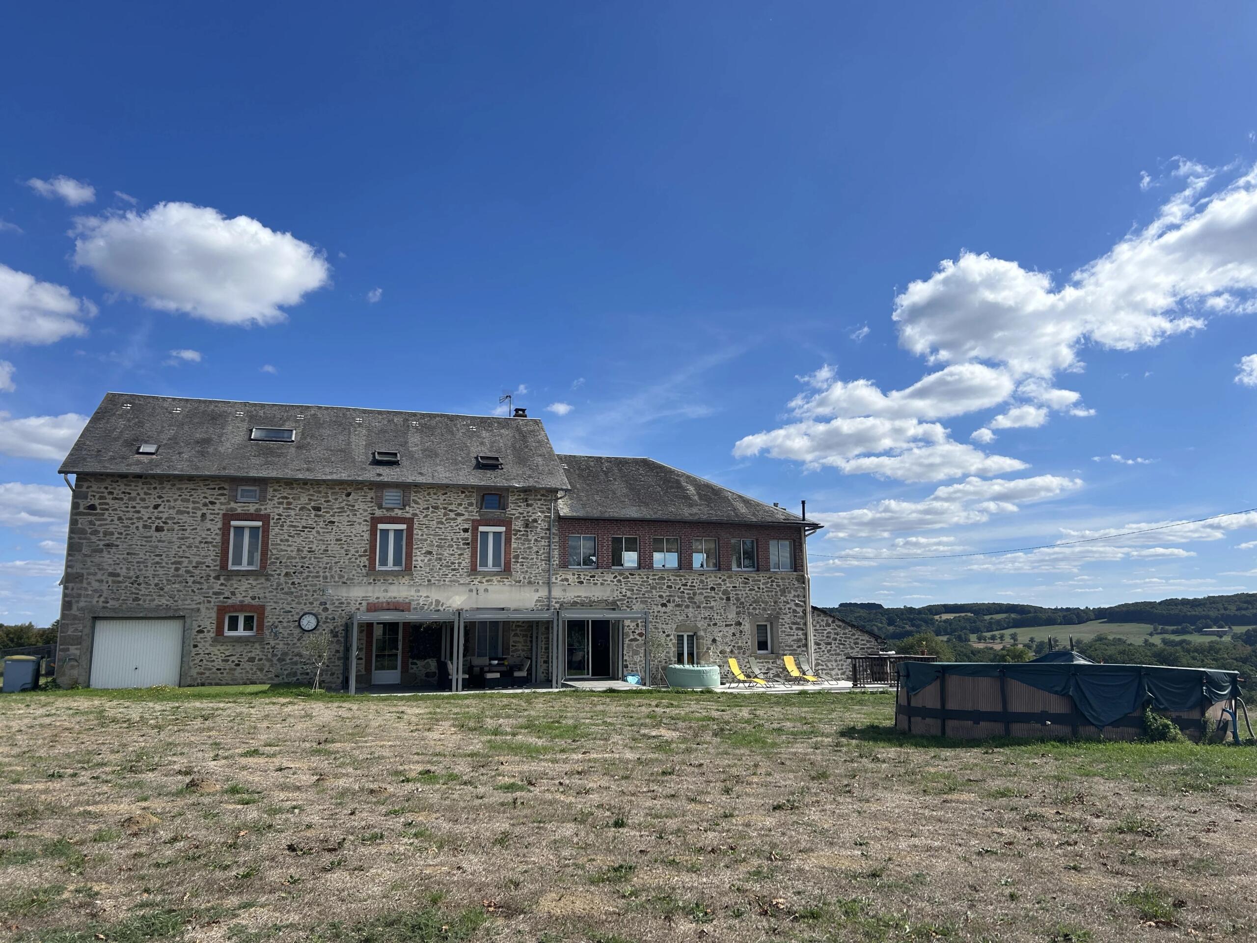Stunning hilltop house with 6 bedrooms and 3 ha of land, Nouvelle-Aquitaine – France – BVI87266
