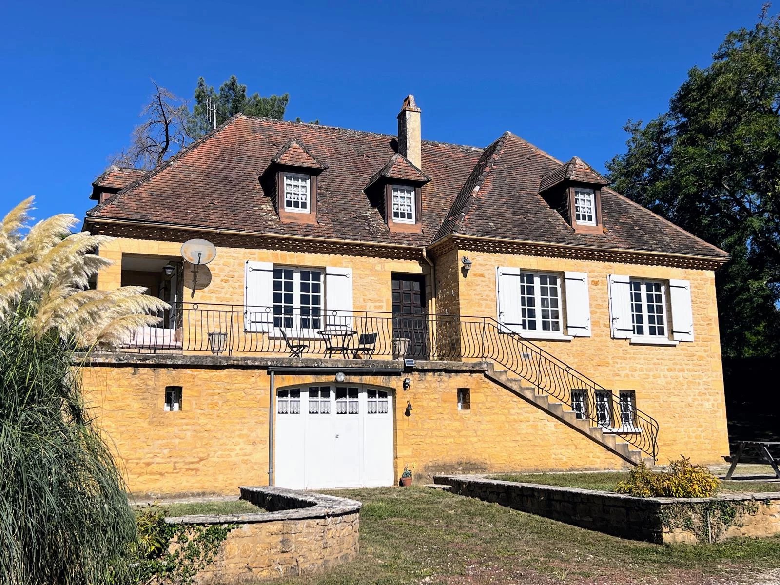5-Bedroom Property with Swimming Pool and Enclosed Gardens Near Sarlat-la-Canéda, Dordogne, Nouvelle-Aquitaine – France – BVI87310