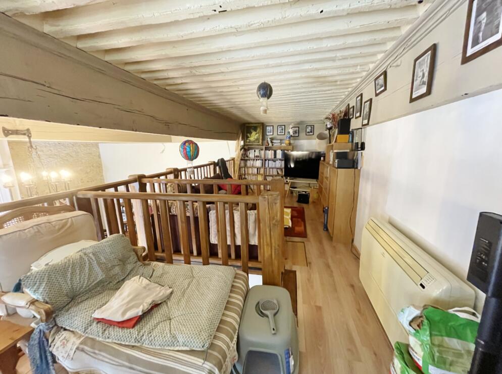 Fabrezan – Characterful village home with stunning terrace giving panoramic and vineyard views.