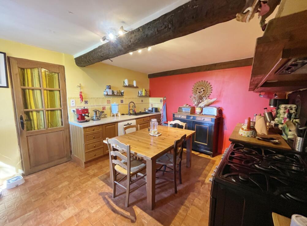 Fabrezan – Characterful village home with stunning terrace giving panoramic and vineyard views.