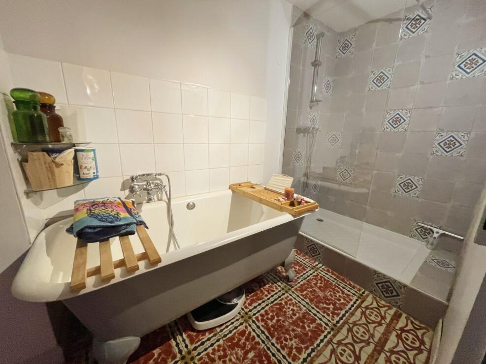 Fabrezan – Characterful village home with stunning terrace giving panoramic and vineyard views.