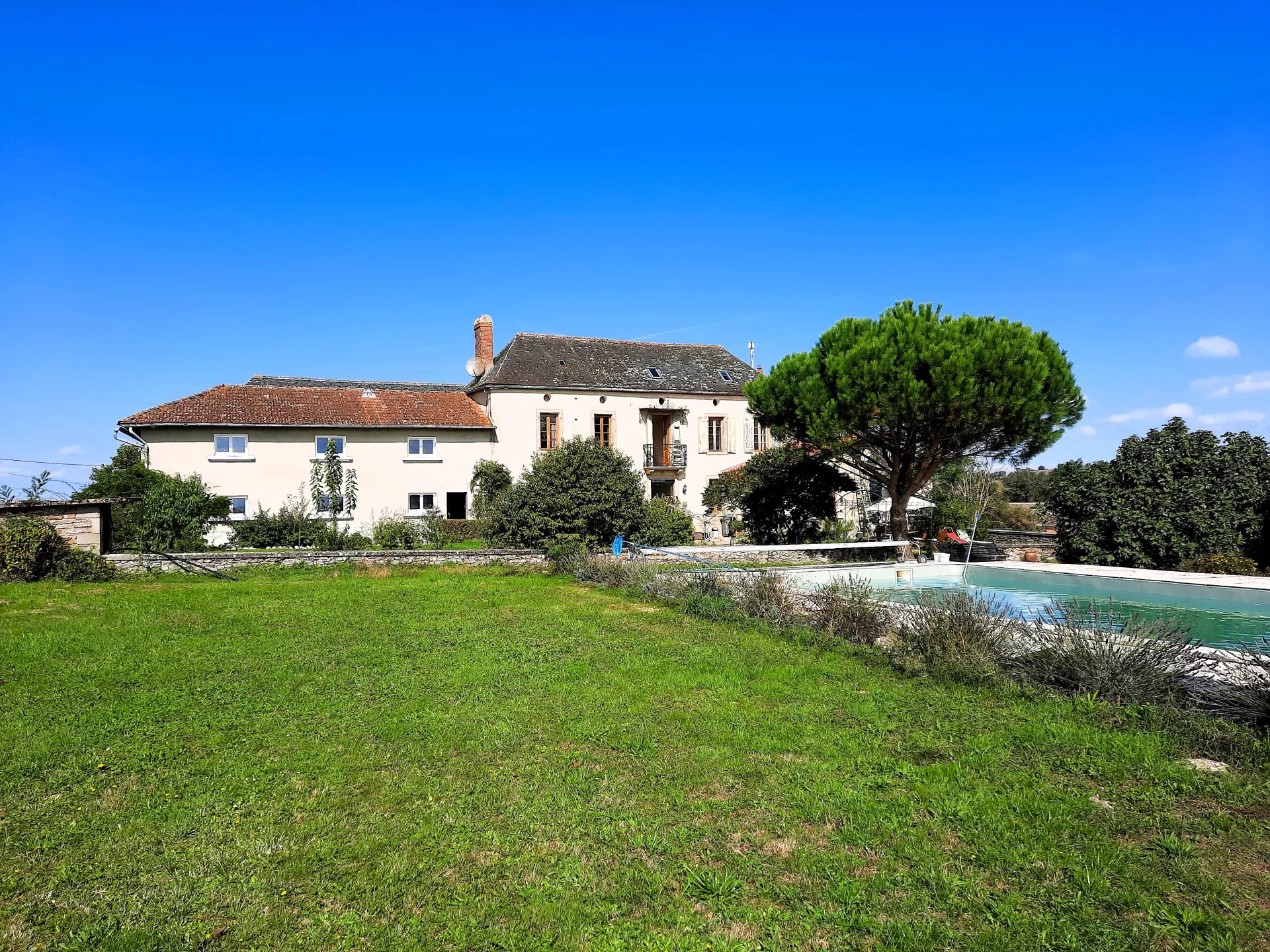 Panoramic views on 6ha of adjoining meadows, Occitanie – France – BVI76079
