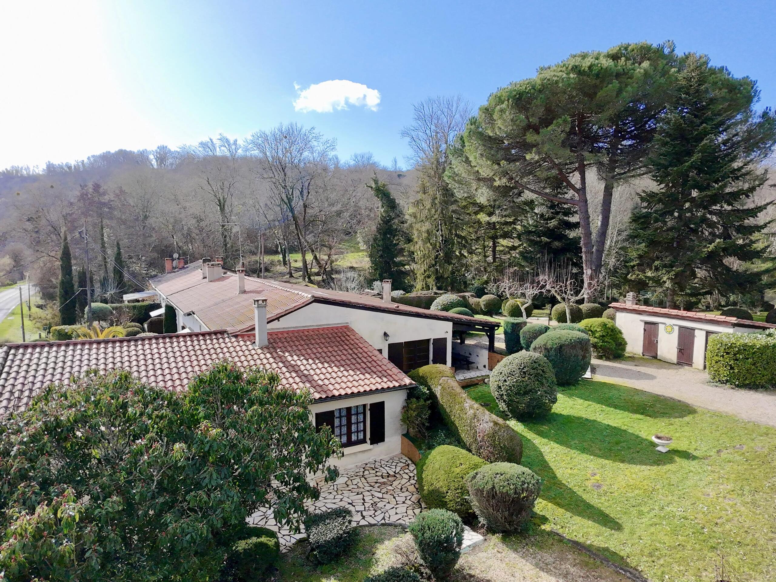 Three Stone Houses, Nouvelle-Aquitaine – France – BVI78887