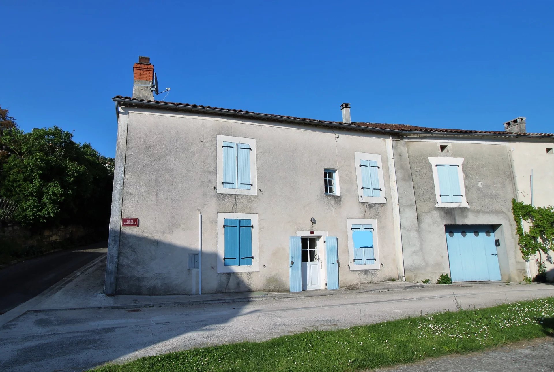 Village property with garden, Nouvelle-Aquitaine – France – BVI69026