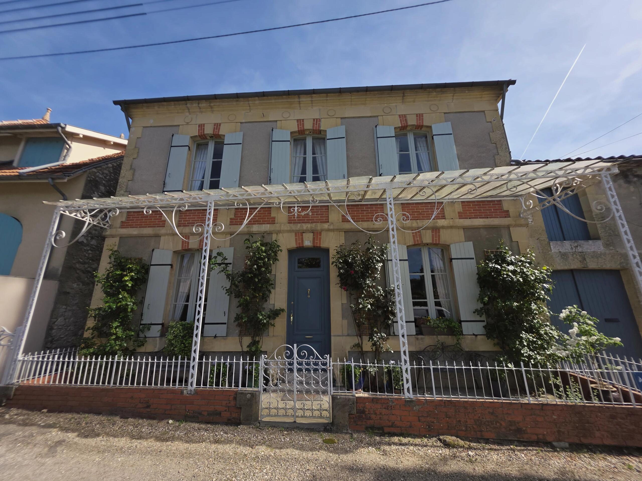 Fabulous detached house in one of the most charming towns in the Dordogne, Nouvelle-Aquitaine – France – BVI85148