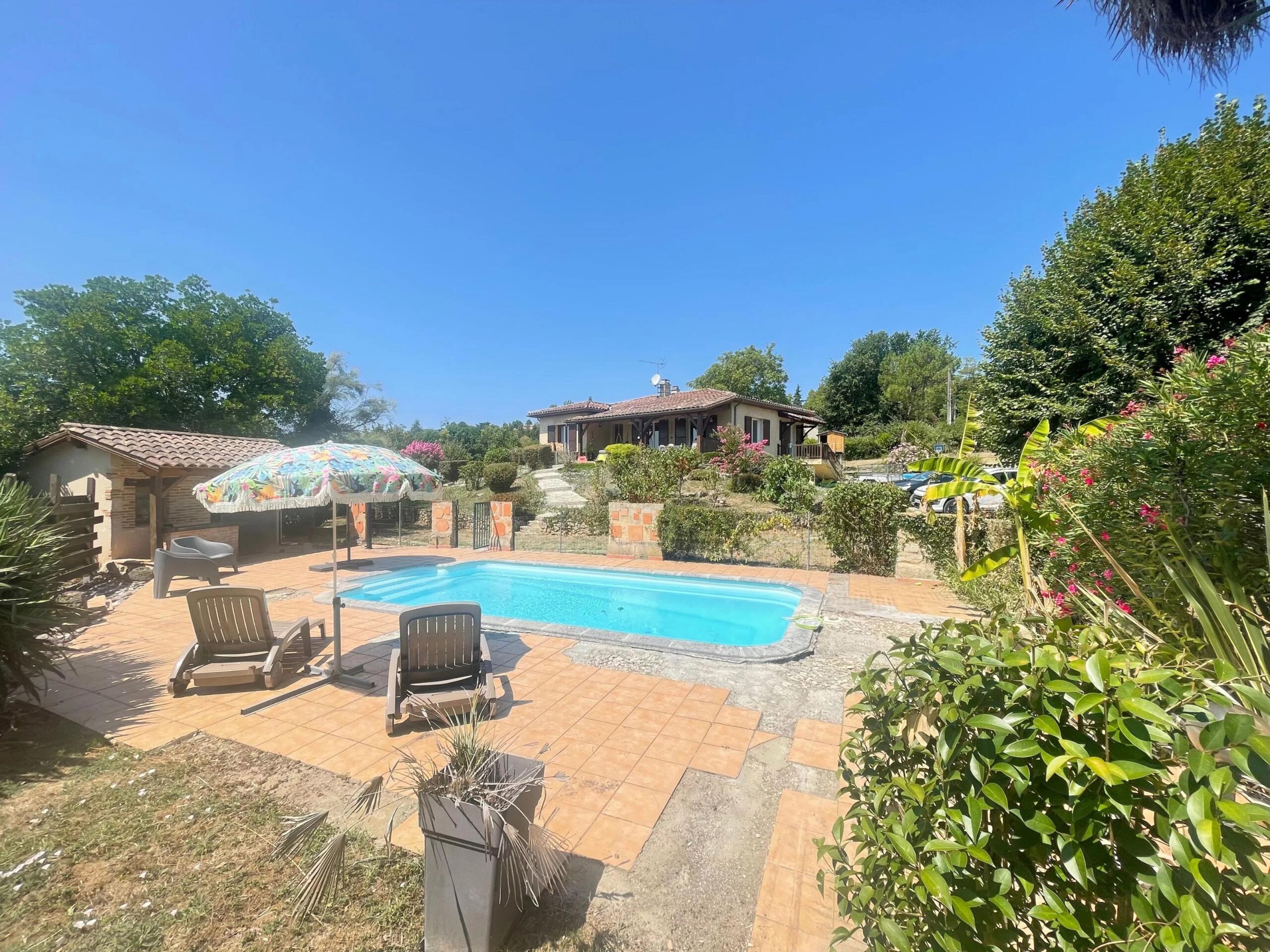 Charming 6-bedroom house with pool, landscaped grounds and open views near Monségur, Nouvelle-Aquitaine – France – BVI86548