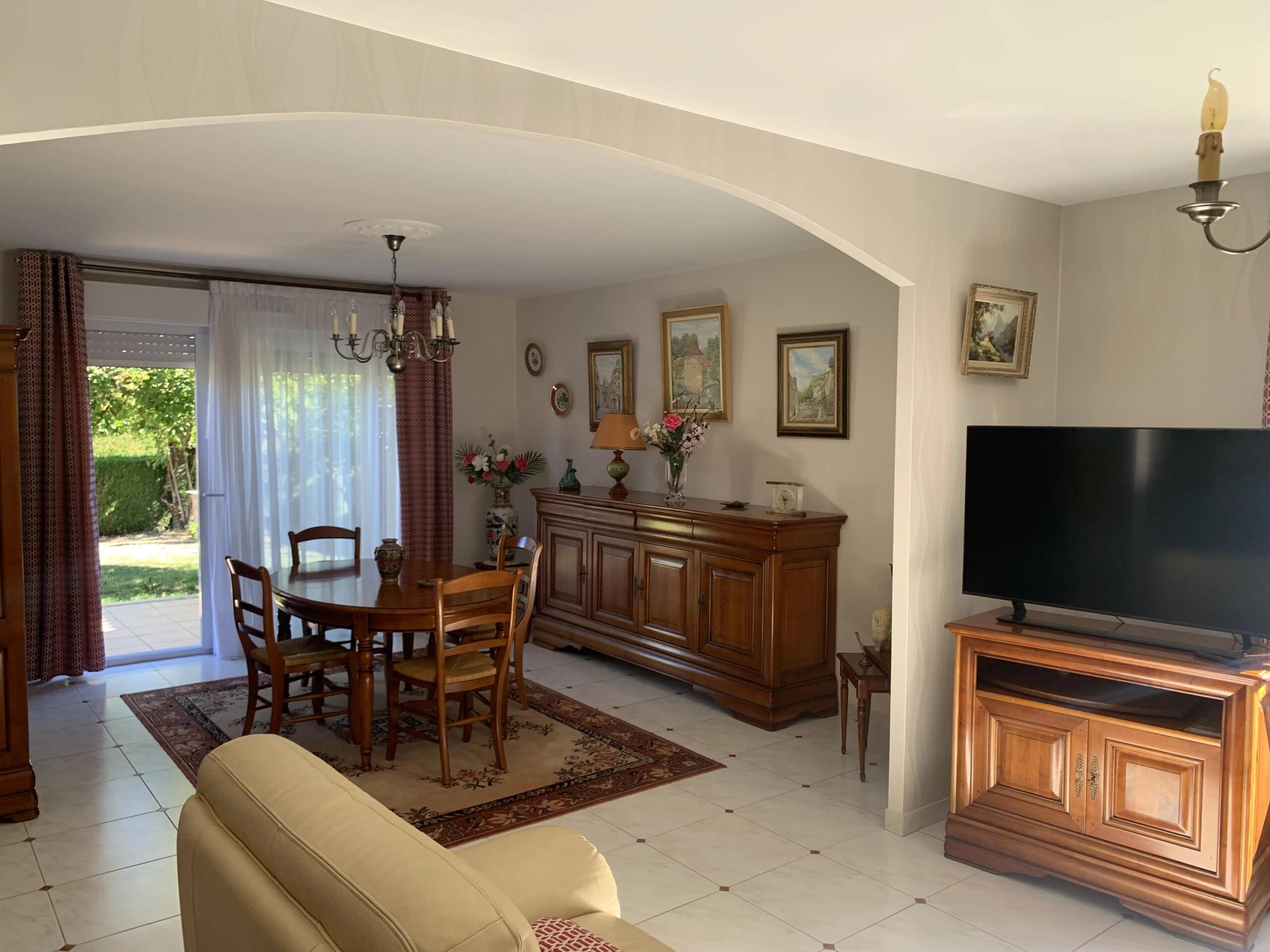Spacious 5-Bedroom Village Home with Separate Accommodation, Nouvelle-Aquitaine – France – BVI87327