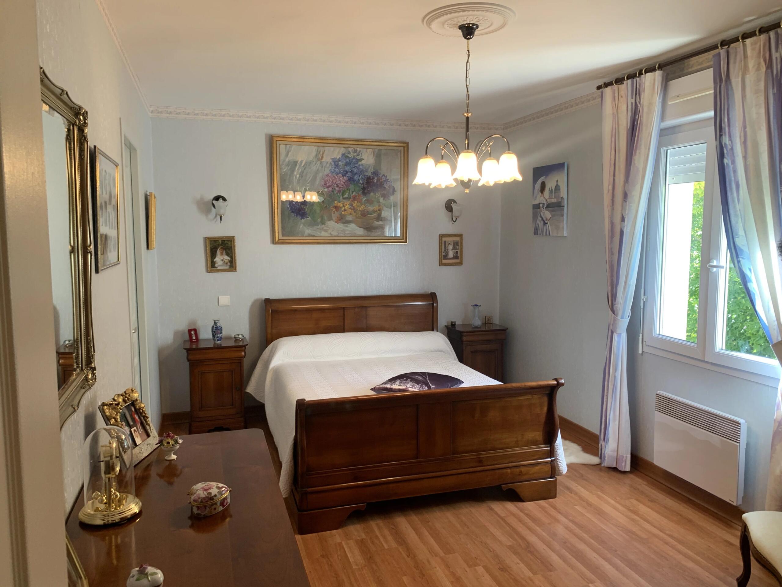 Spacious 5-Bedroom Village Home with Separate Accommodation, Nouvelle-Aquitaine – France – BVI87327