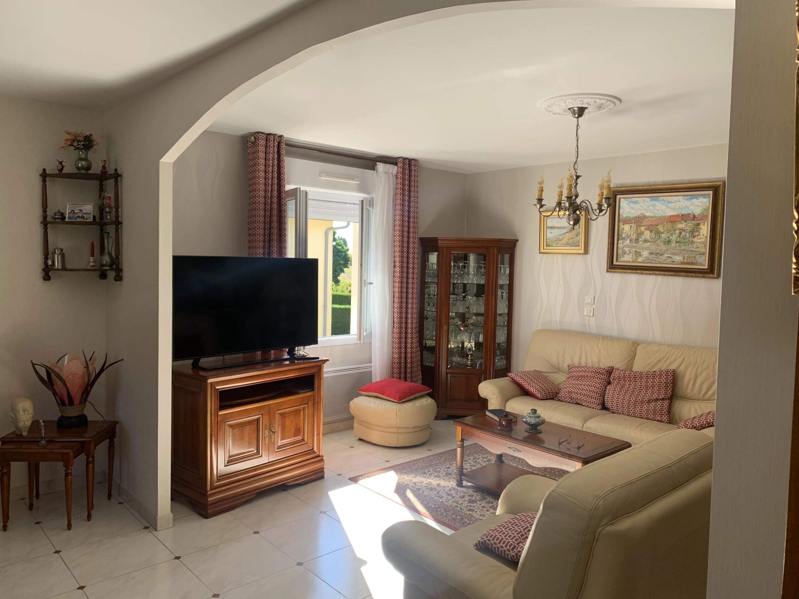 Spacious 5-Bedroom Village Home with Separate Accommodation, Nouvelle-Aquitaine – France – BVI87327