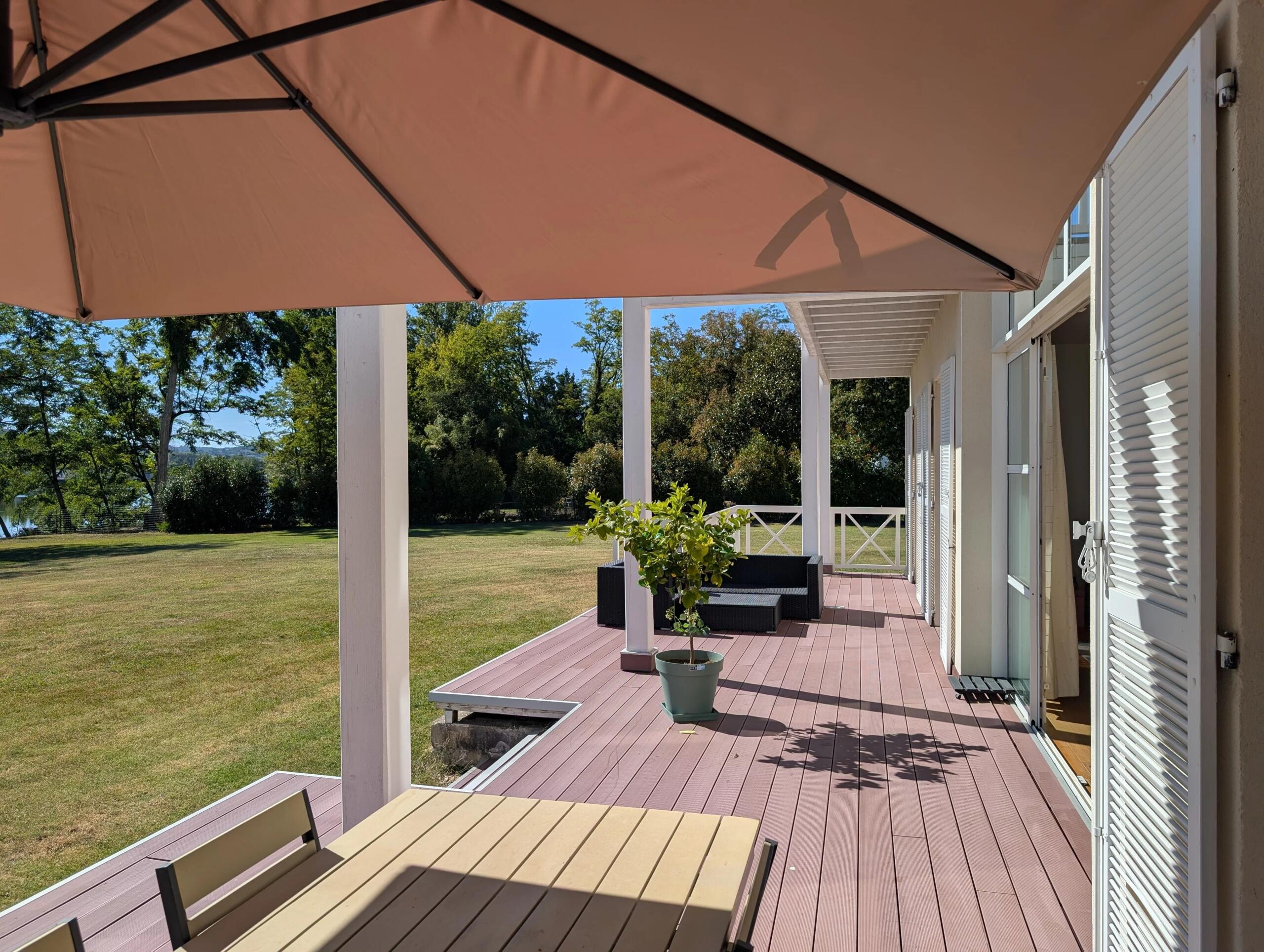 Riverside architect designed home near Villeneuve centre, Nouvelle-Aquitaine – France – BVI87468